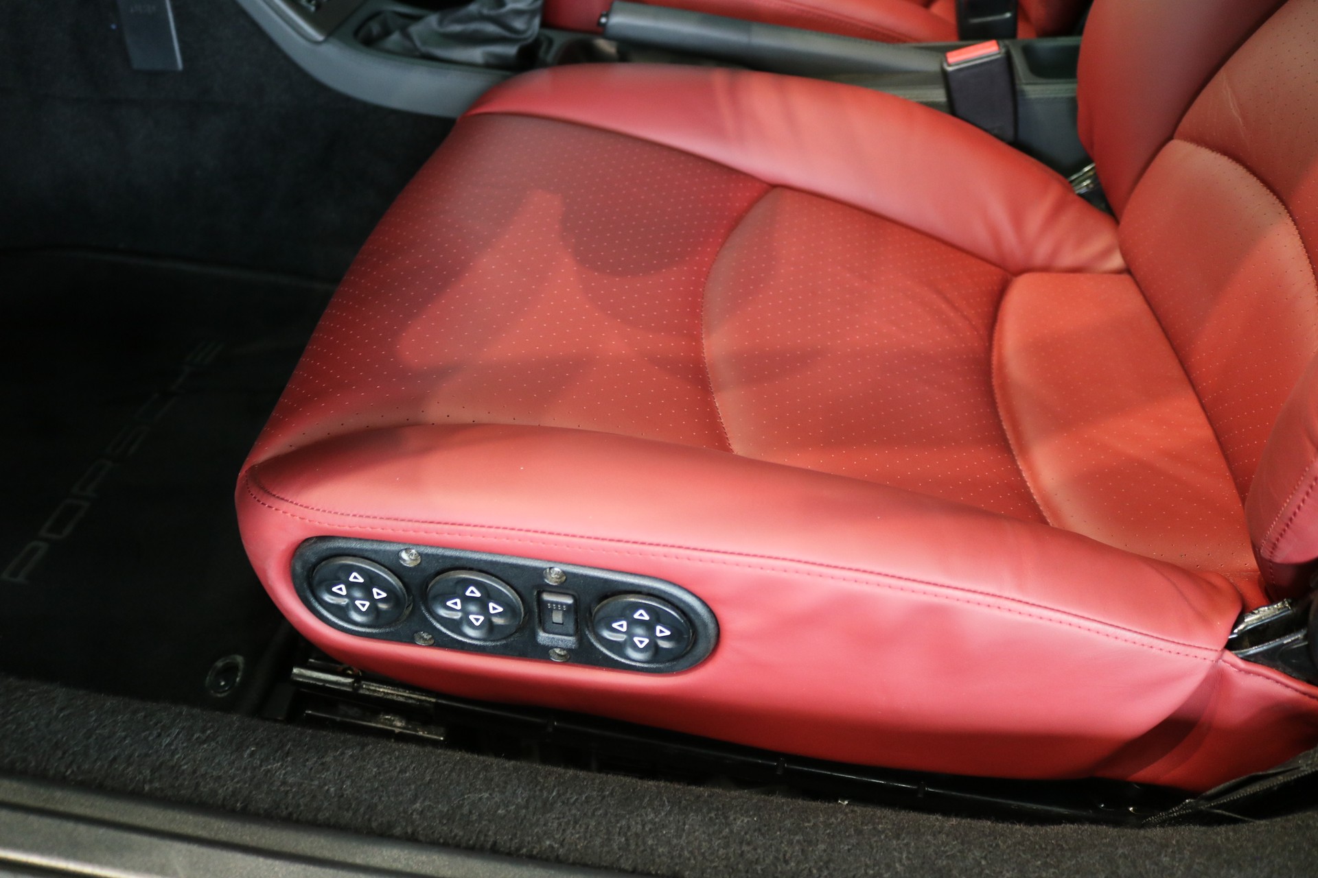 PORSCHE 911 Carrera 4 Cabrio-image-4