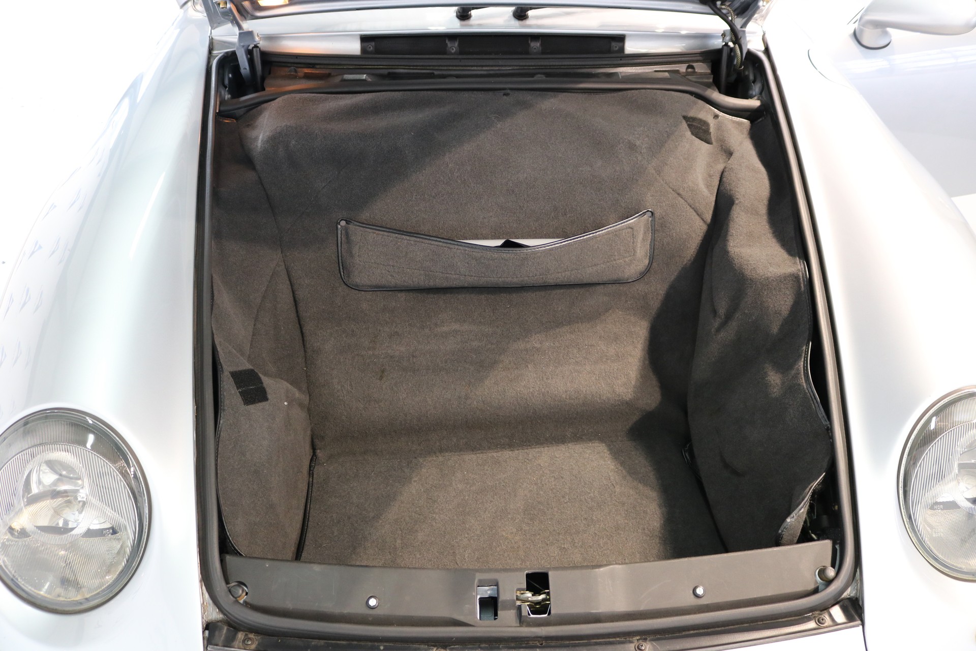 PORSCHE 911 Carrera 4 Cabrio-image-24