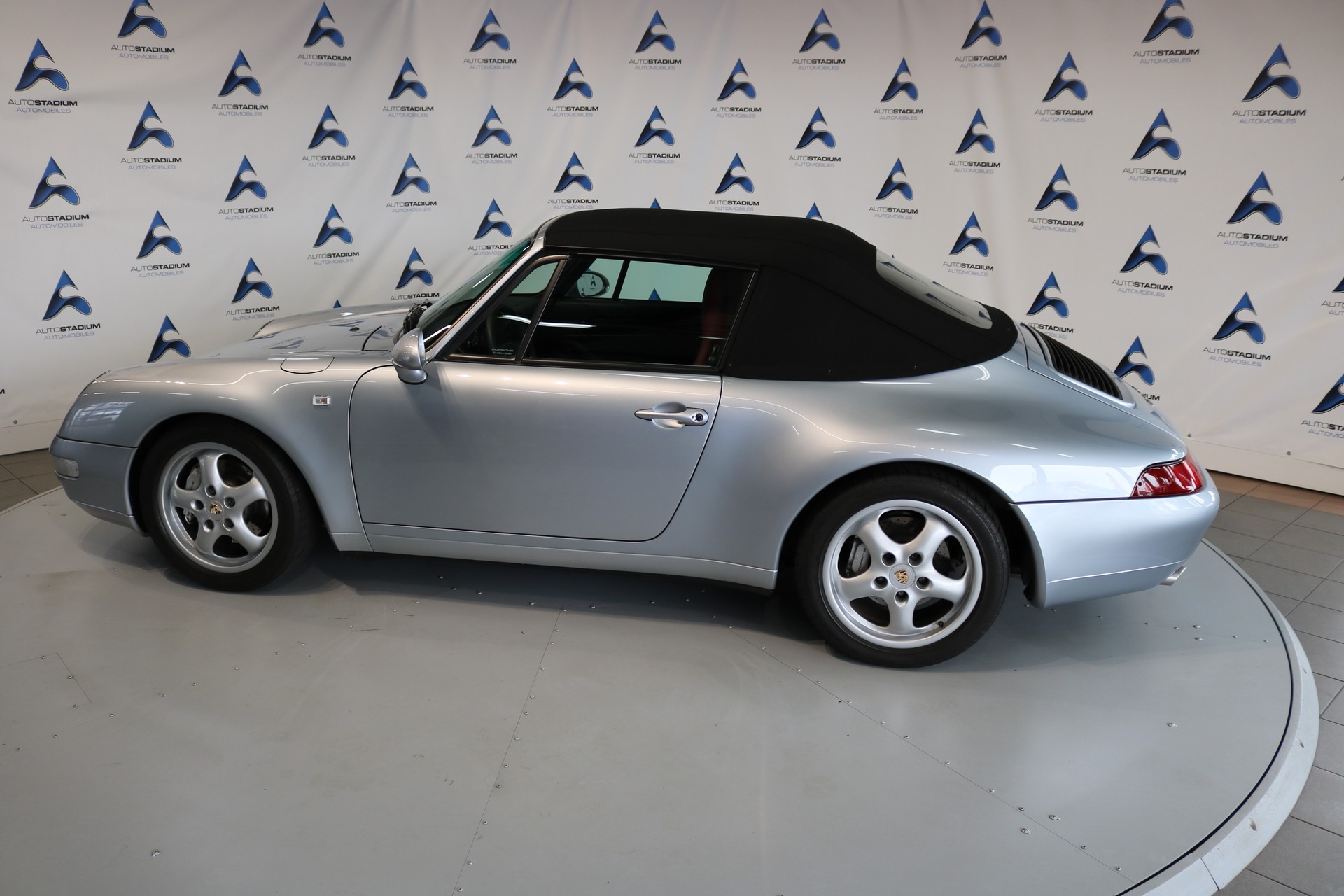 PORSCHE 911 Carrera 4 Cabrio-image-10