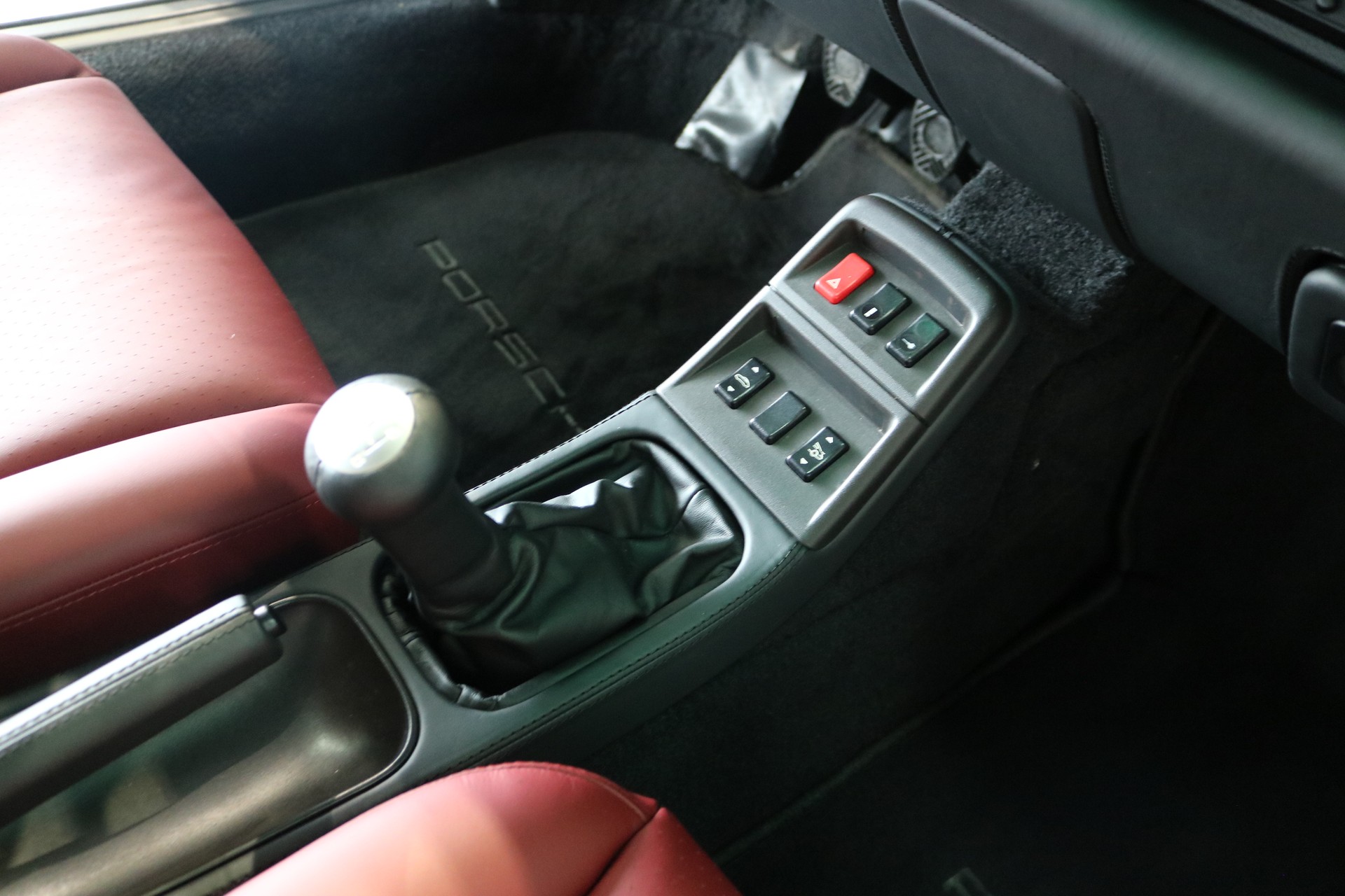 PORSCHE 911 Carrera 4 Cabrio-image-22