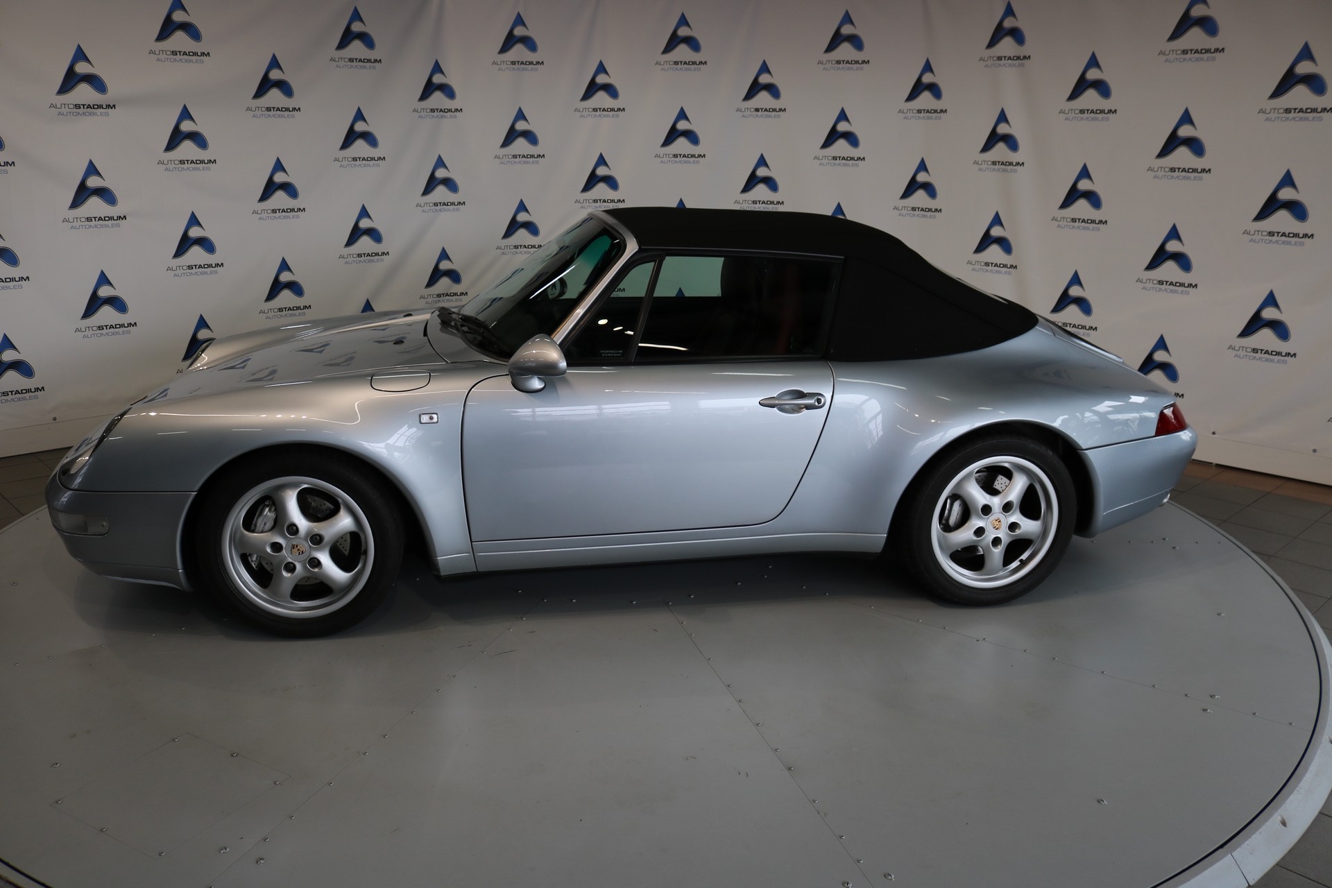 PORSCHE 911 Carrera 4 Cabrio-image-9