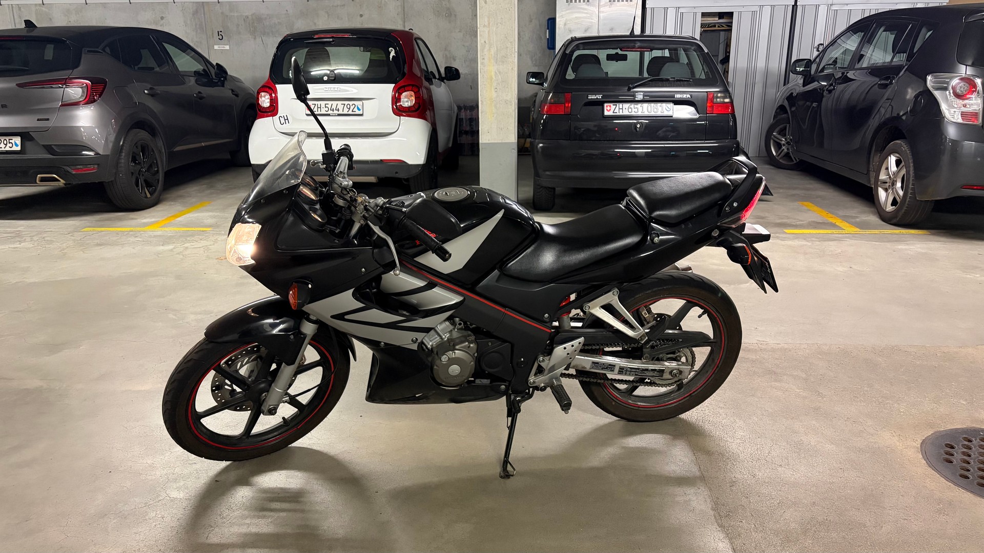 HONDA CBR 125 R-image-1