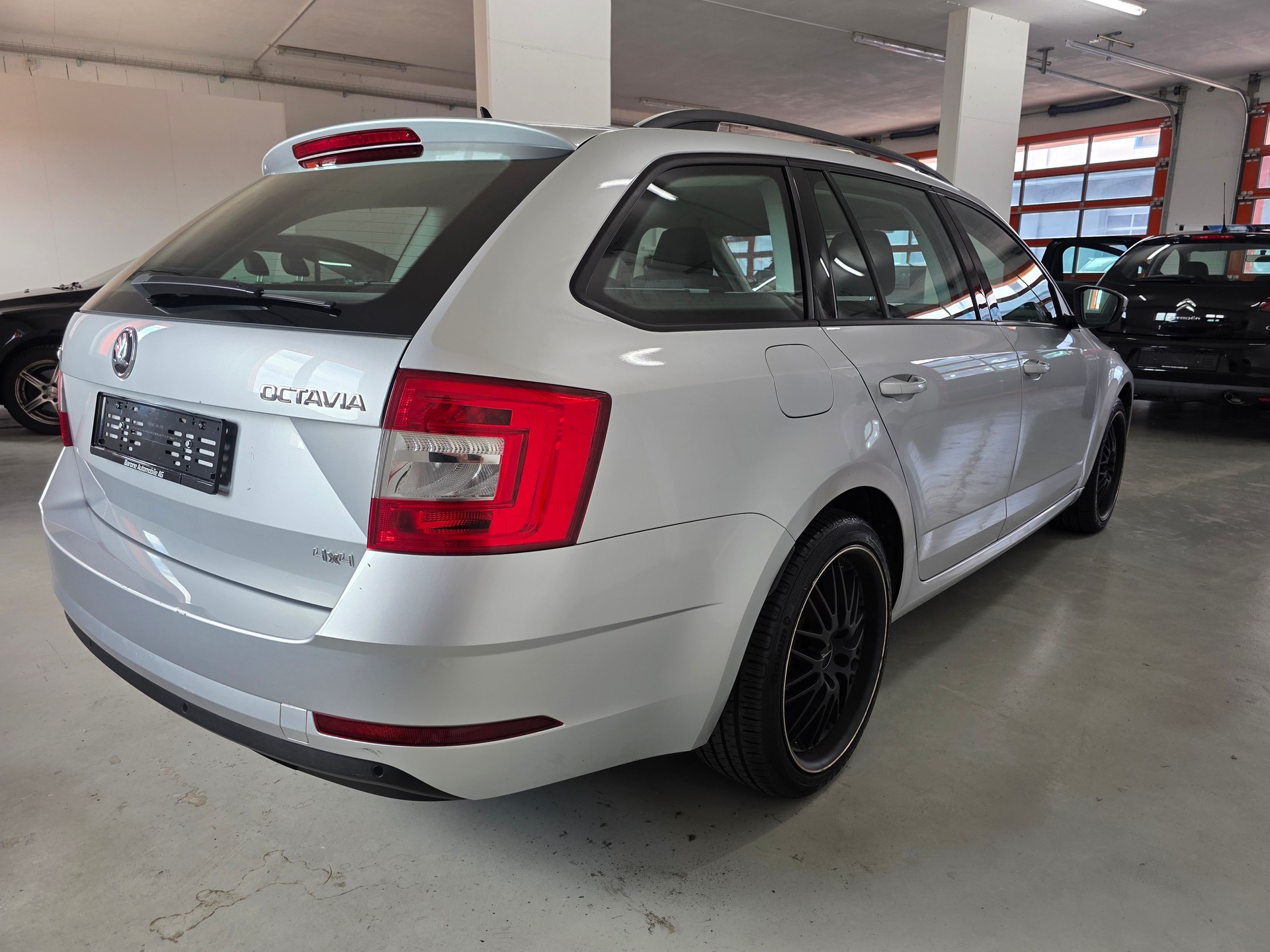 SKODA Octavia Combi 2.0 TDI Ambition 4x4 DSG-image-6