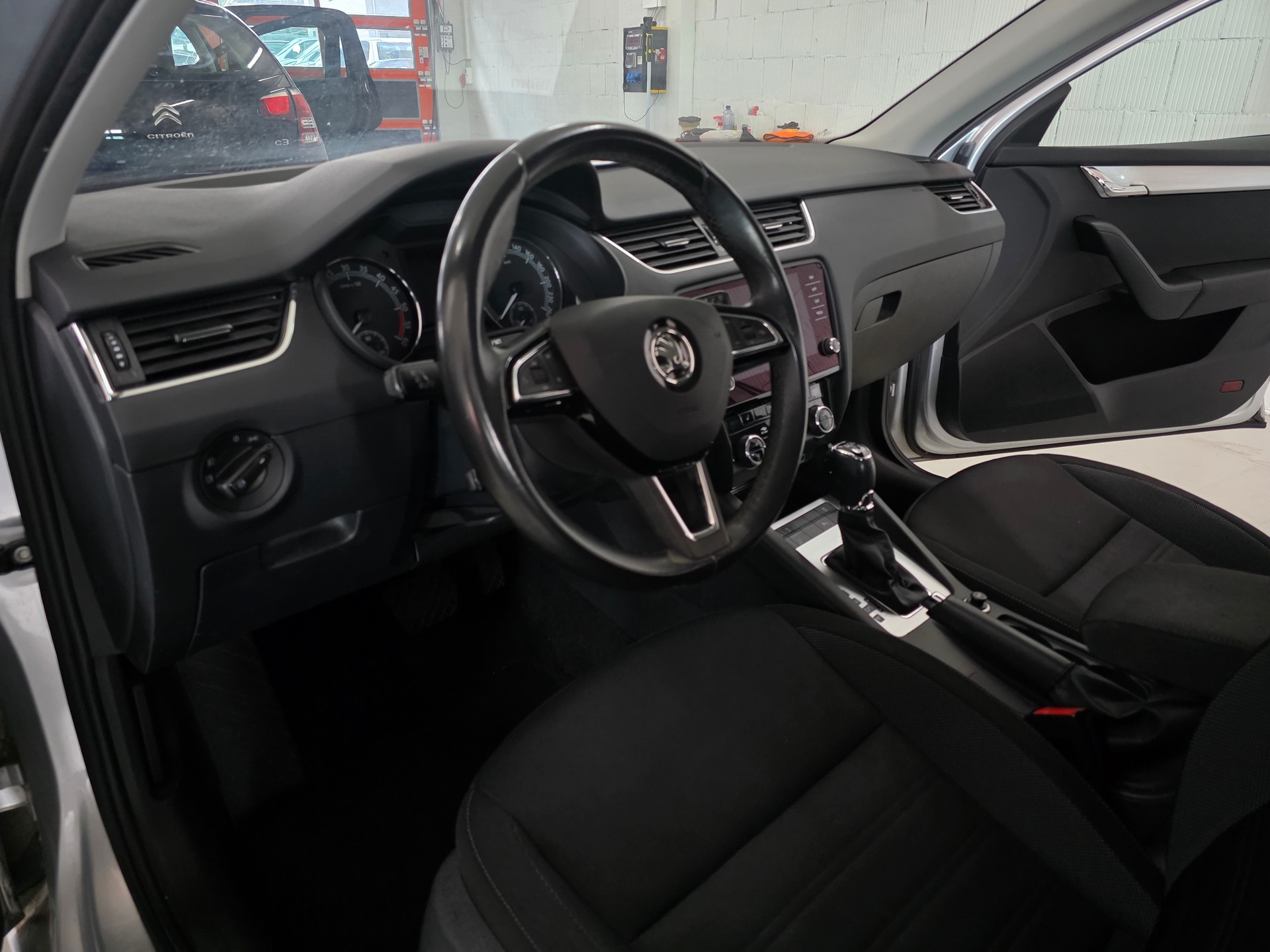 SKODA Octavia Combi 2.0 TDI Ambition 4x4 DSG-image-10
