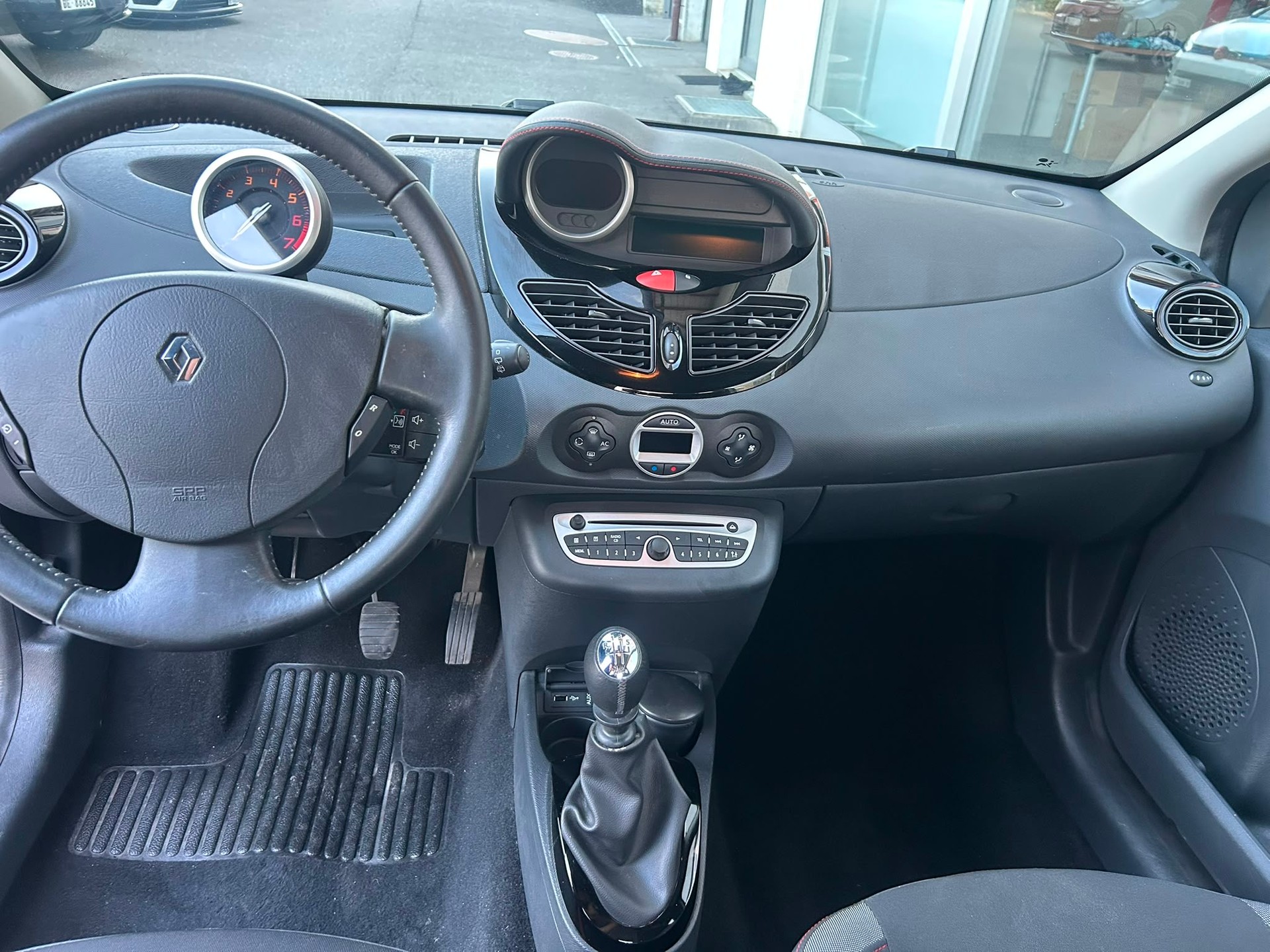 RENAULT Twingo 1.2 16V Liberty-image-6