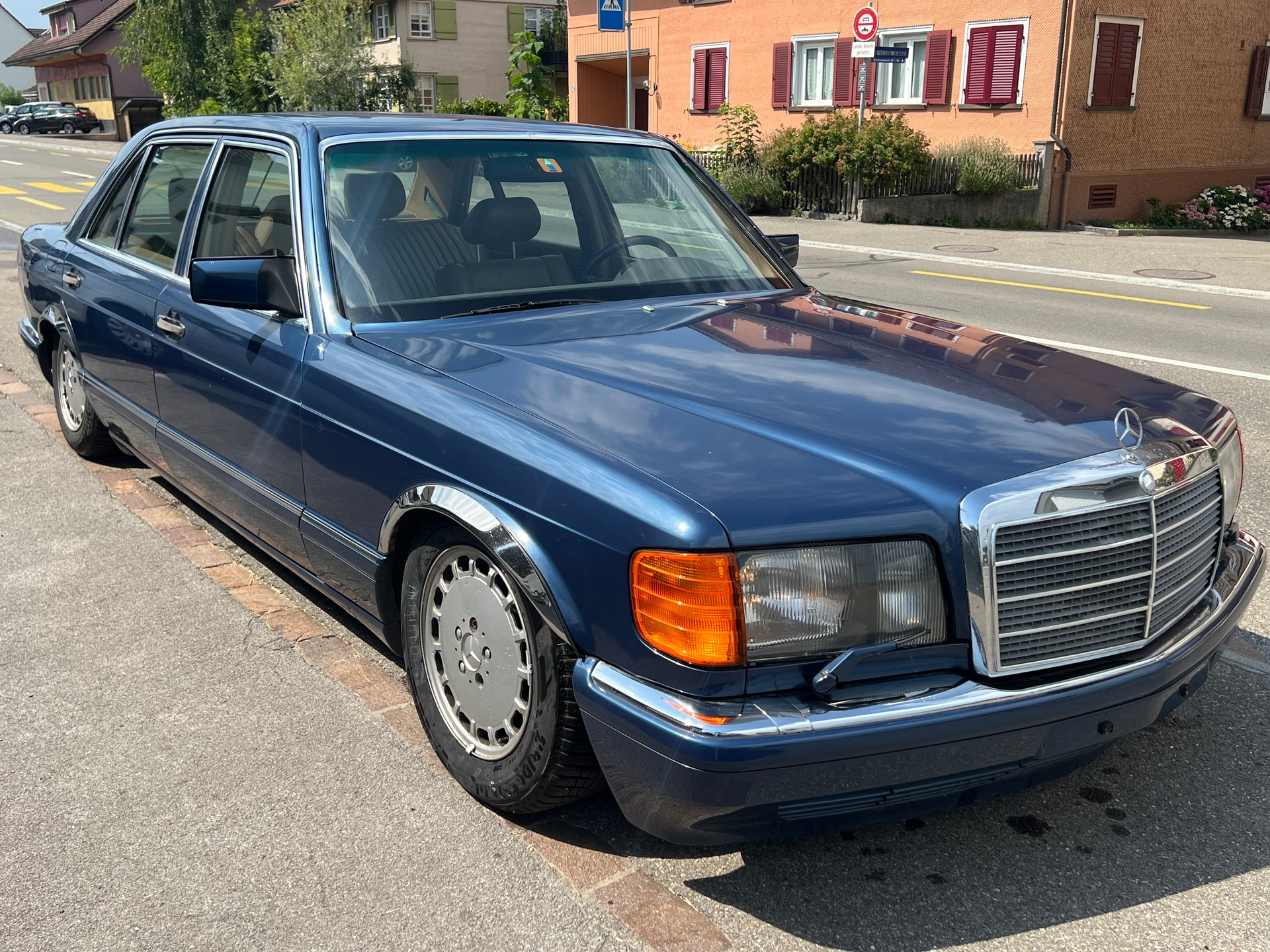 MERCEDES-BENZ 560 SEL-image-1