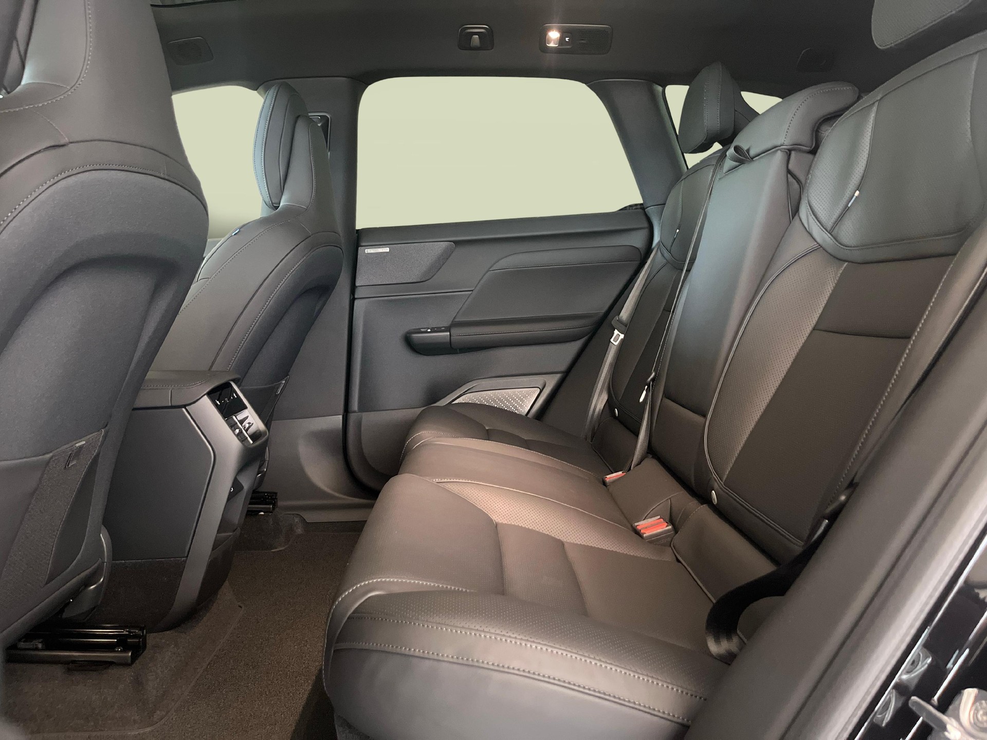 VOLVO EX60 Twin Ultra AWD-image-6
