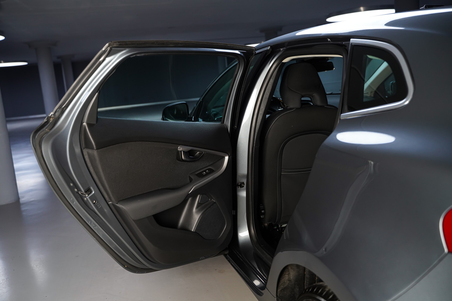 VOLVO V40 D4 Momentum Geartronic-image-12