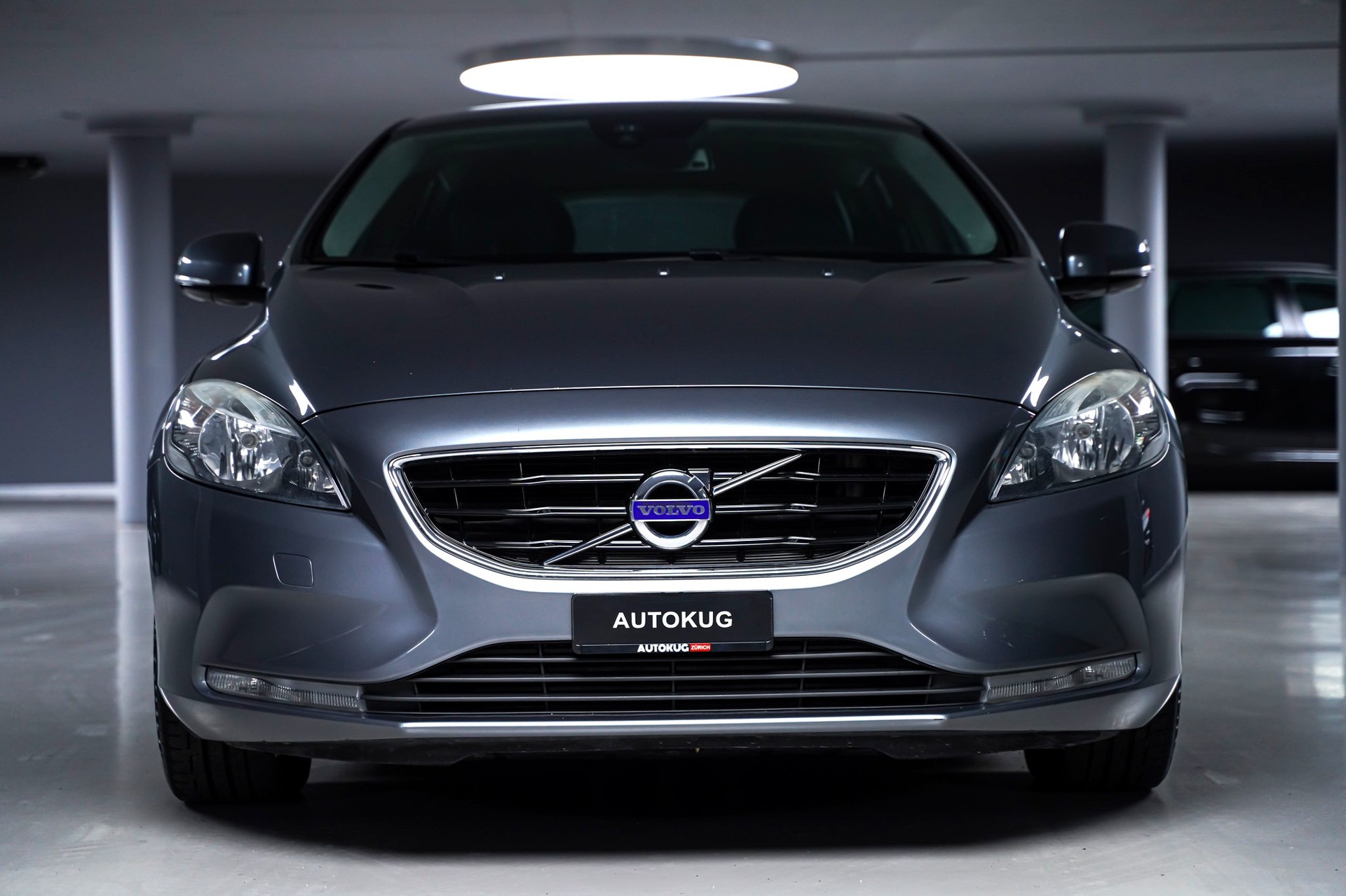 VOLVO V40 D4 Momentum Geartronic-showroom-element-1