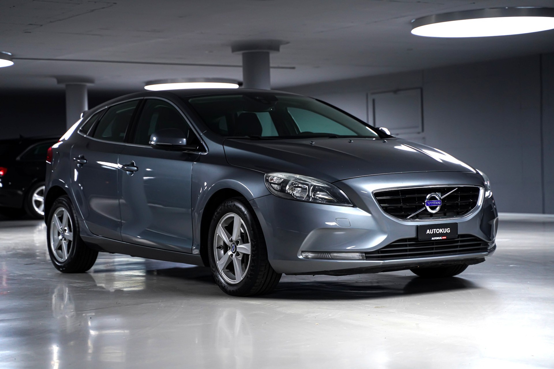 VOLVO V40 D4 Momentum Geartronic-showroom-element-2