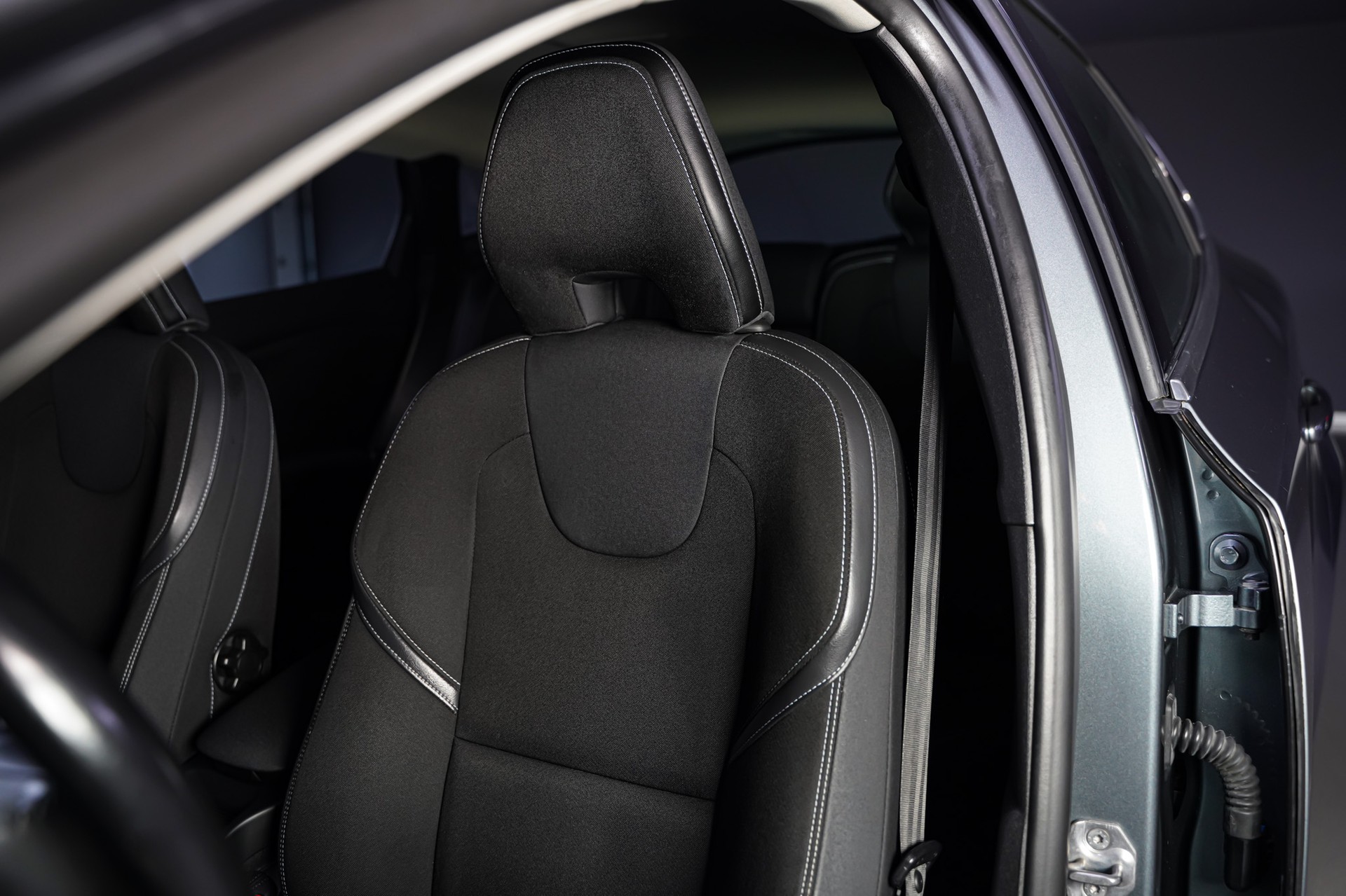 VOLVO V40 D4 Momentum Geartronic-image-11