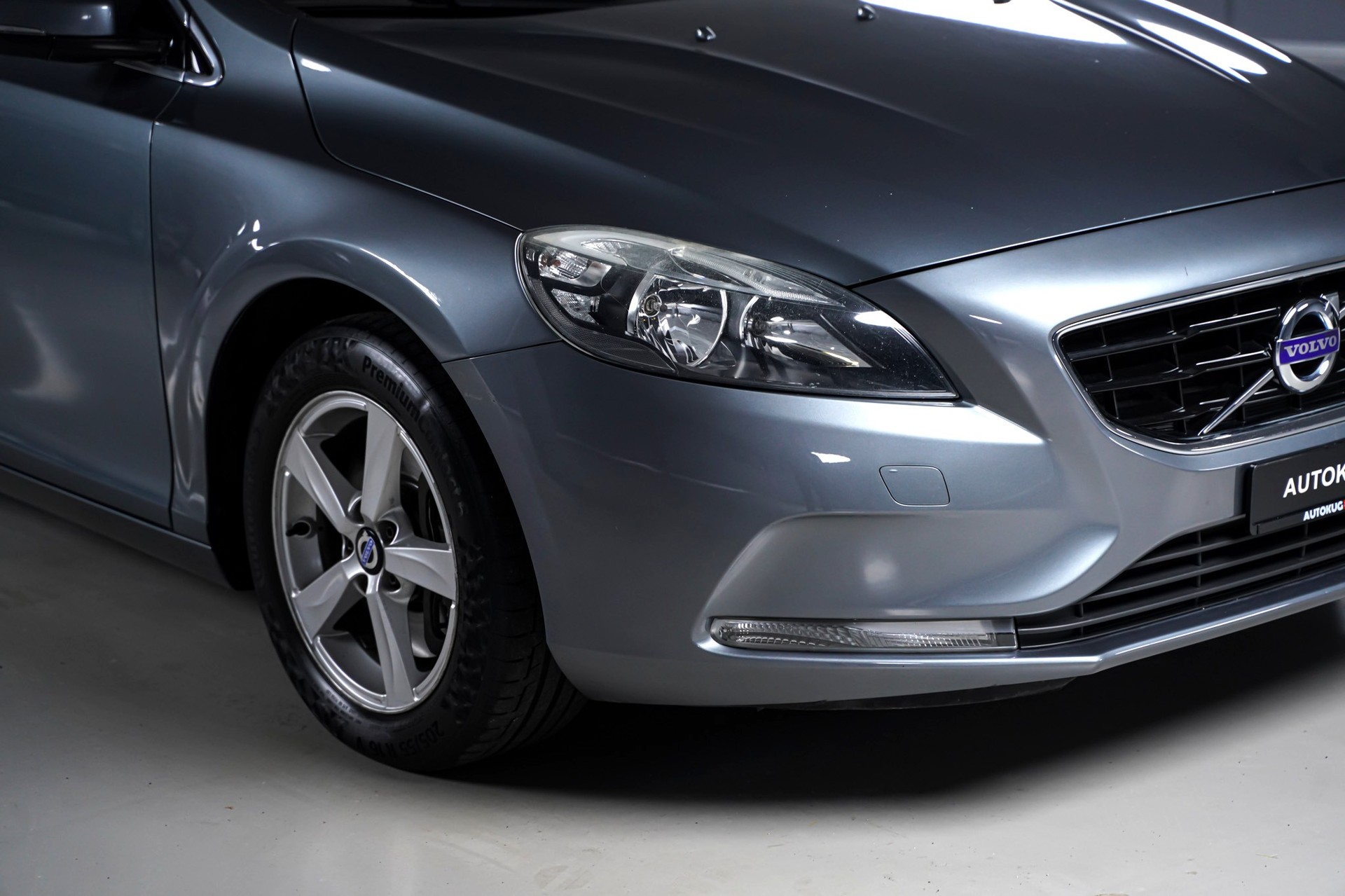VOLVO V40 D4 Momentum Geartronic-showroom-element-3