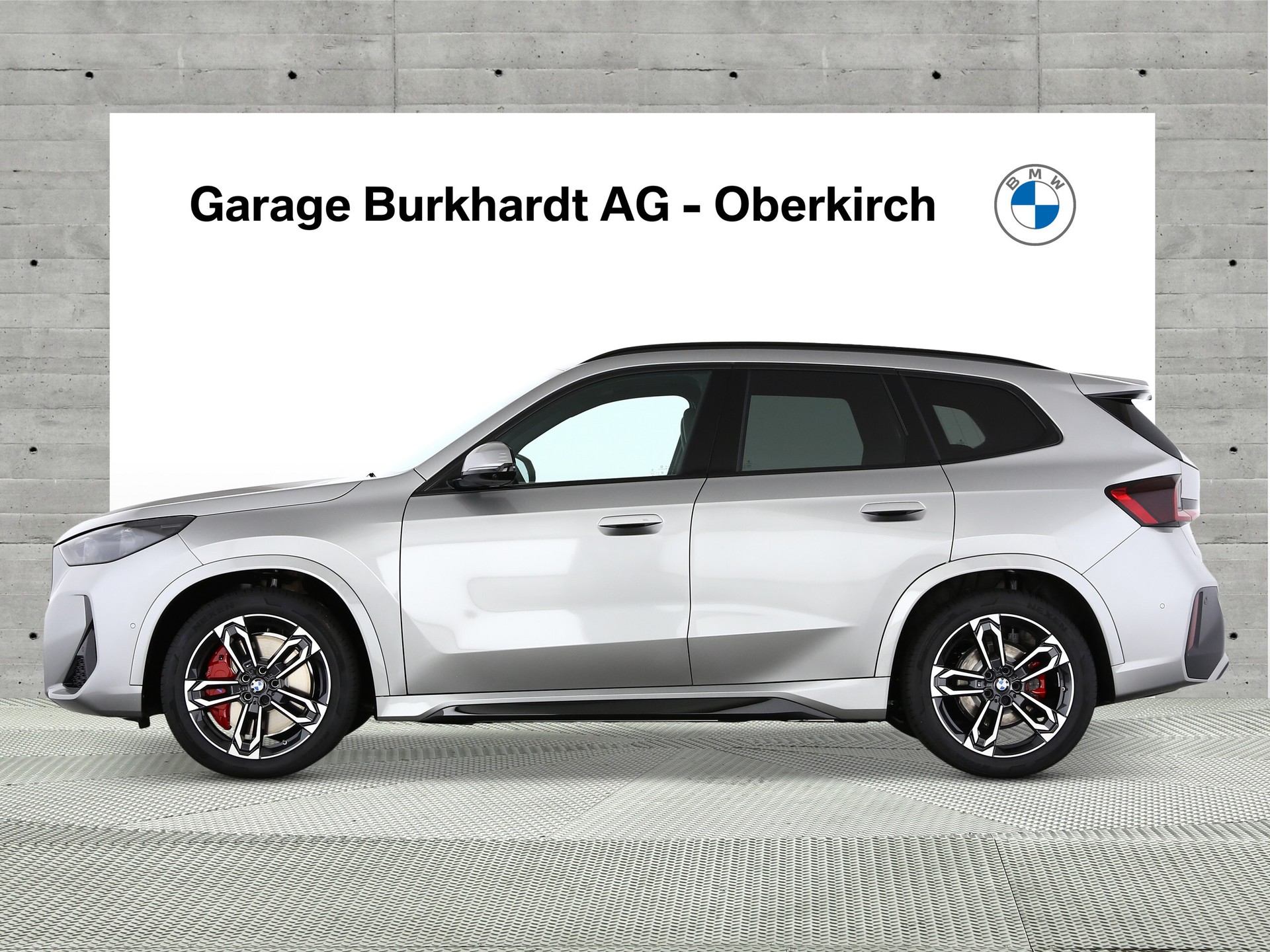 BMW iX1 xDrive 30 M Sport Pro-showroom-element-2