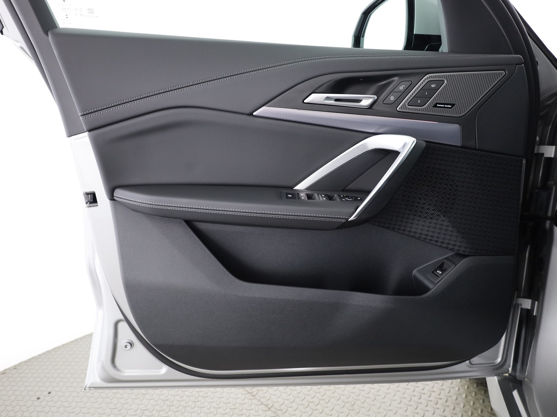 BMW iX1 xDrive 30 M Sport Pro-image-9