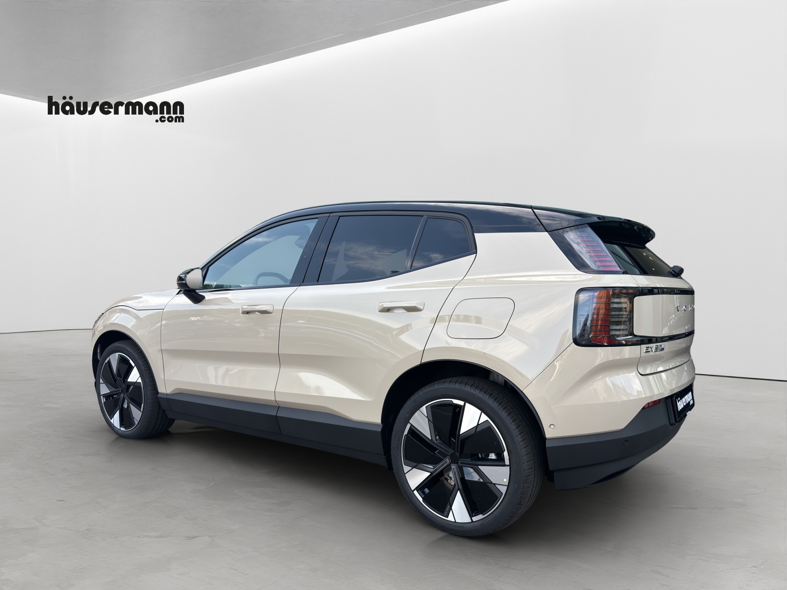 VOLVO EX30 P8 Ultra AWD-showroom-element-2