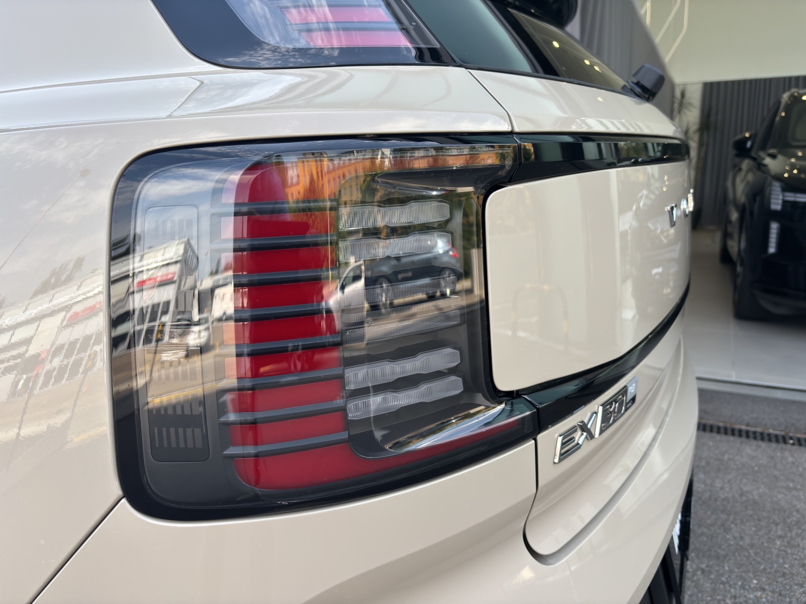 VOLVO EX30 P8 Ultra AWD-image-14