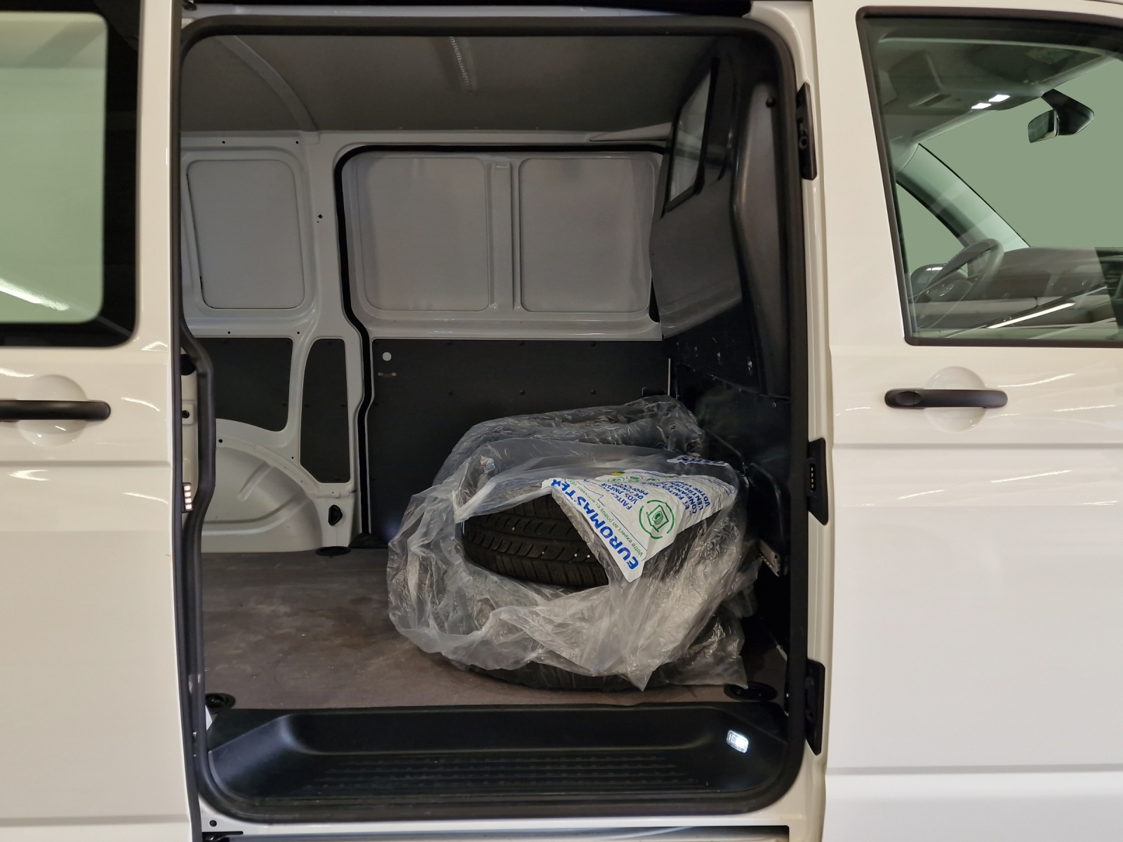 VW T6.1 2.0 TDI DSG-image-13