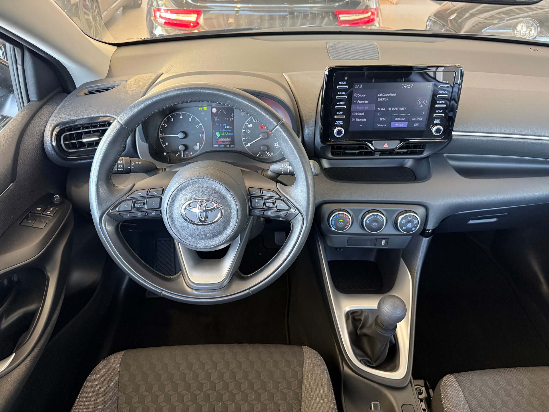 TOYOTA Yaris 1.0 Active ***RÜCKFAHRKAMERA***-image-9
