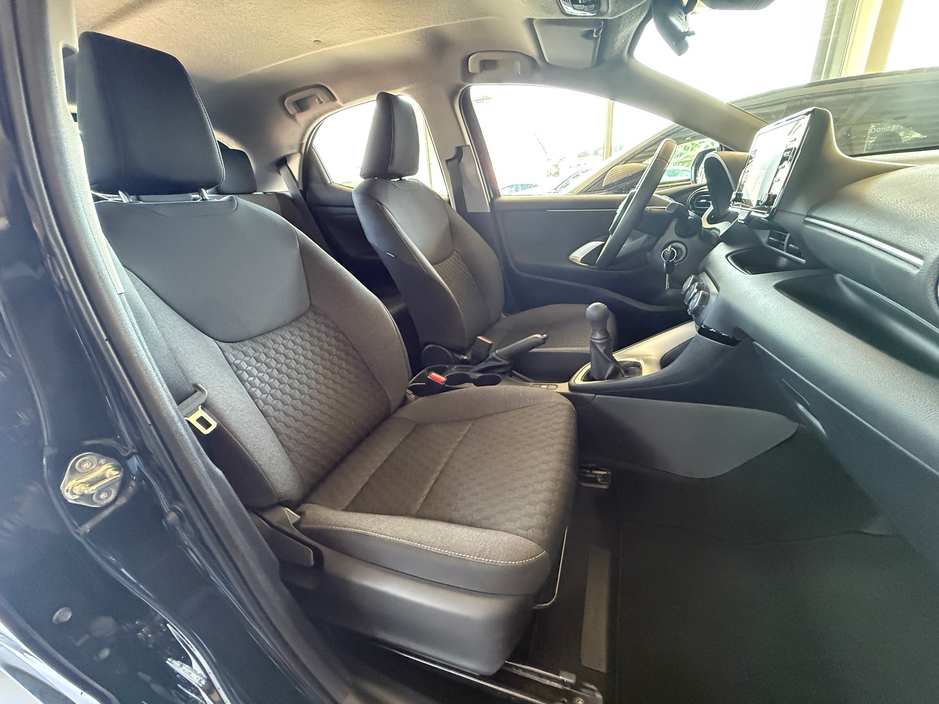 TOYOTA Yaris 1.0 Active ***RÜCKFAHRKAMERA***-image-12
