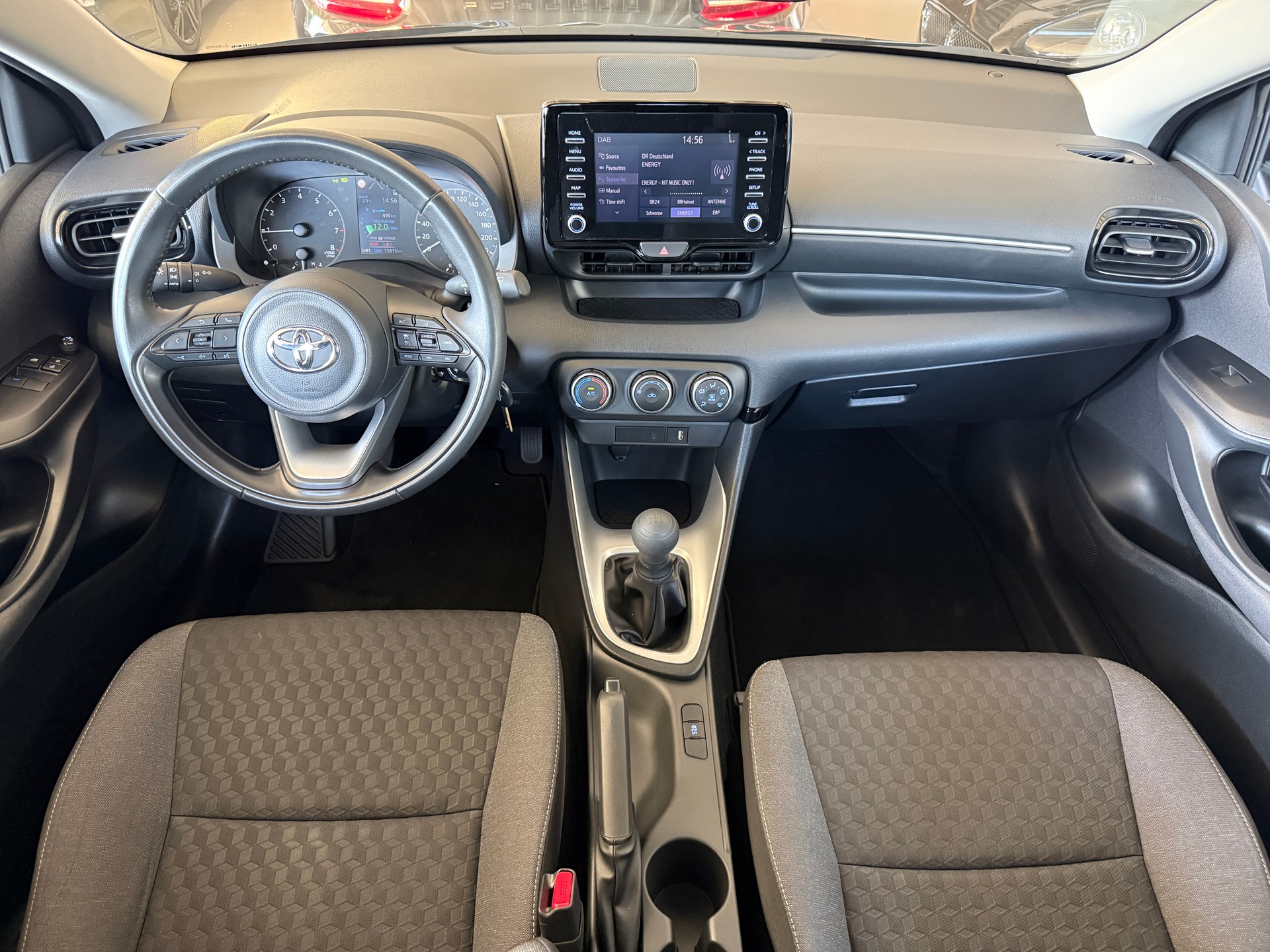 TOYOTA Yaris 1.0 Active ***RÜCKFAHRKAMERA***-image-10