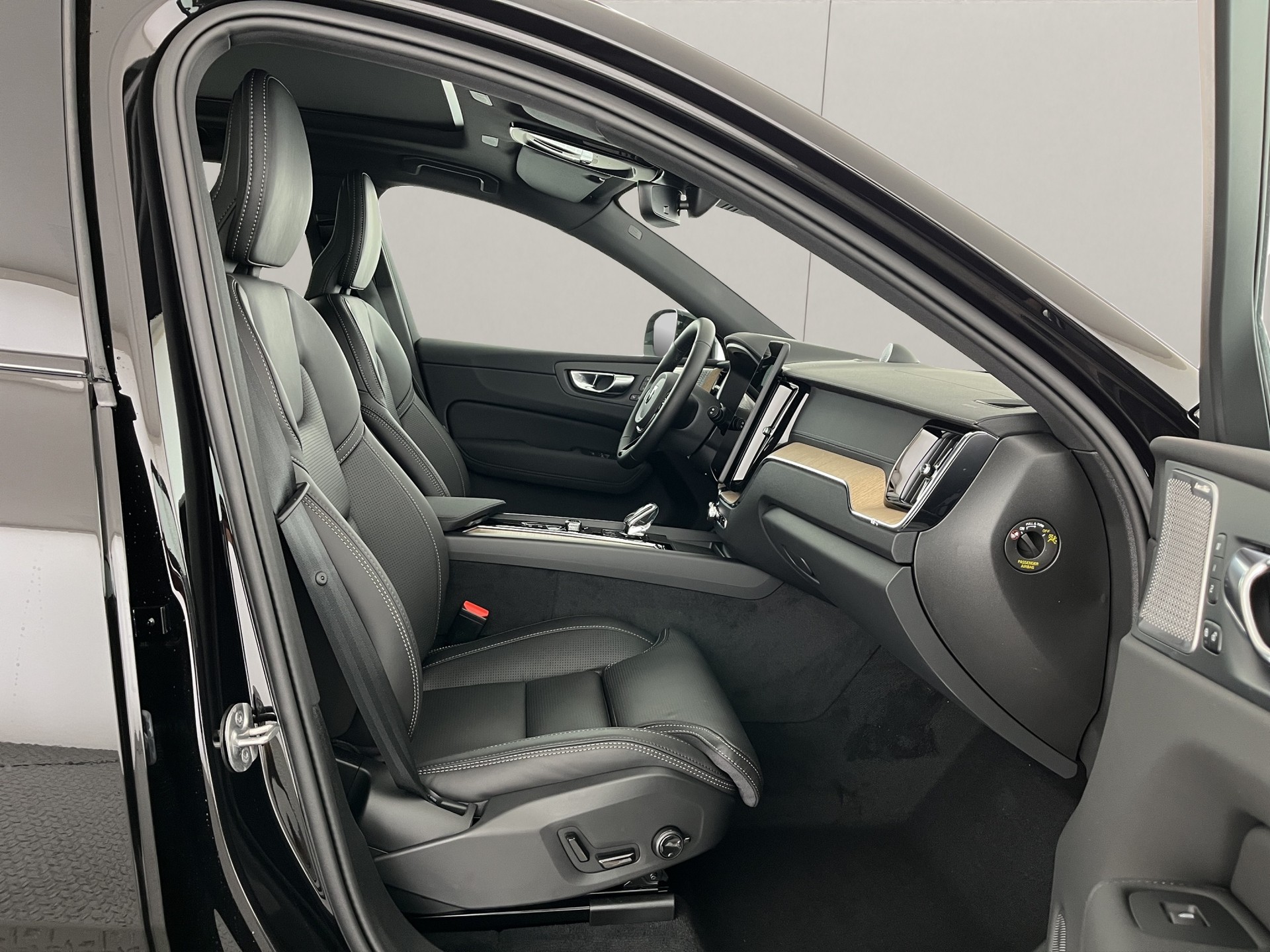 VOLVO XC60 2.0 T8 TE Ultra Dark eAWD-image-13