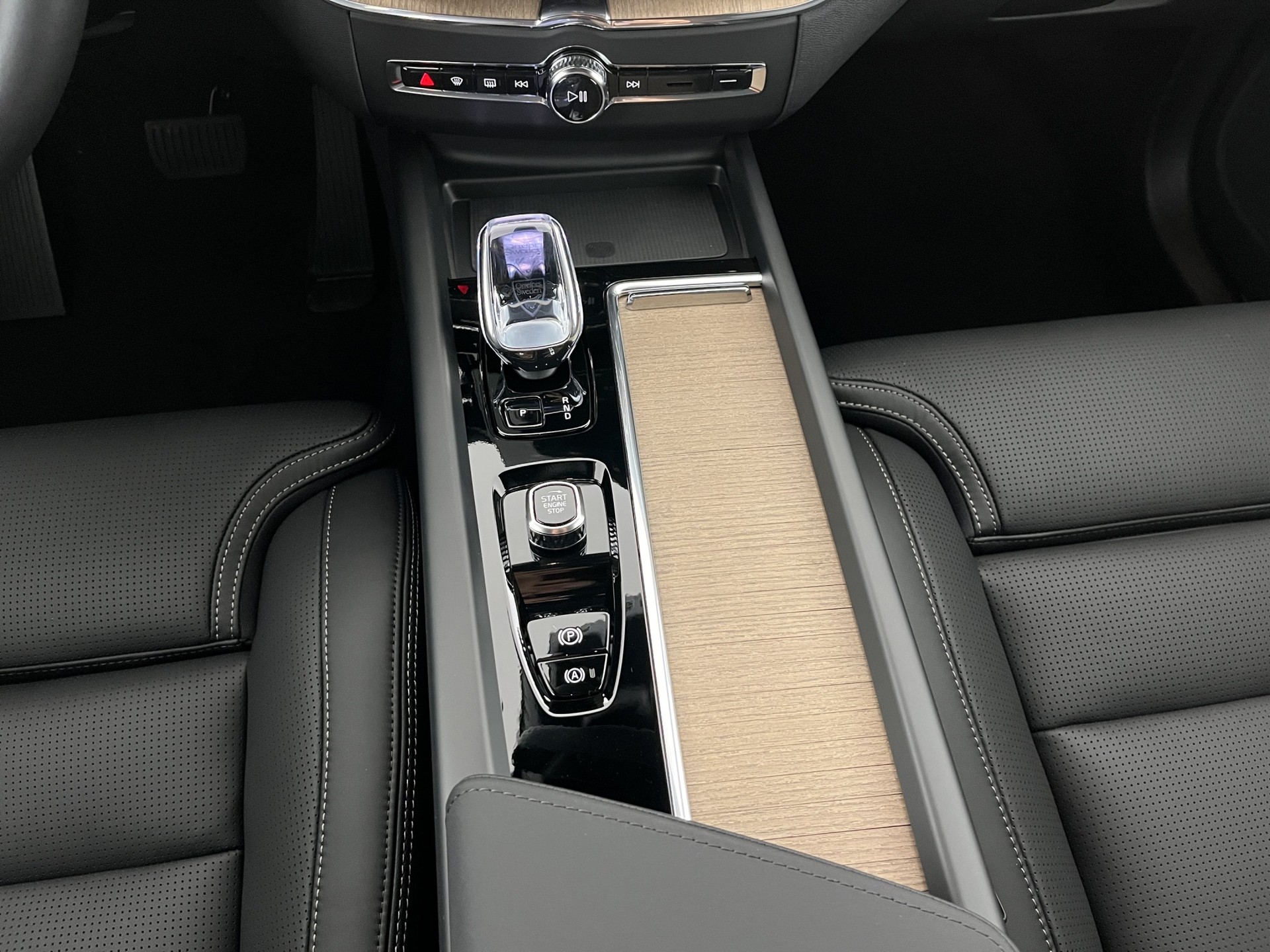 VOLVO XC60 2.0 T8 TE Ultra Dark eAWD-image-14