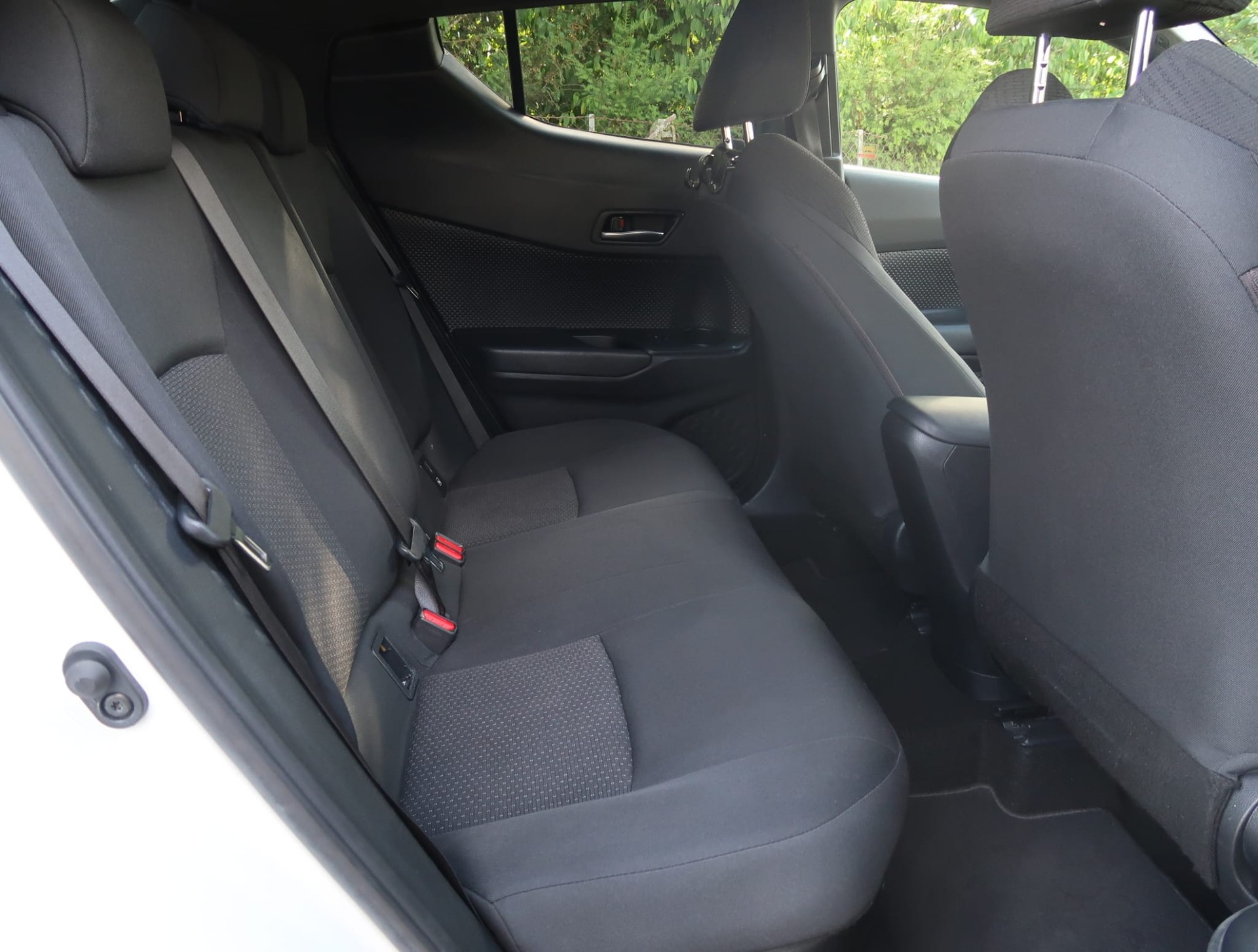 TOYOTA C-HR 1.8 HSD Trend CVT-image-24