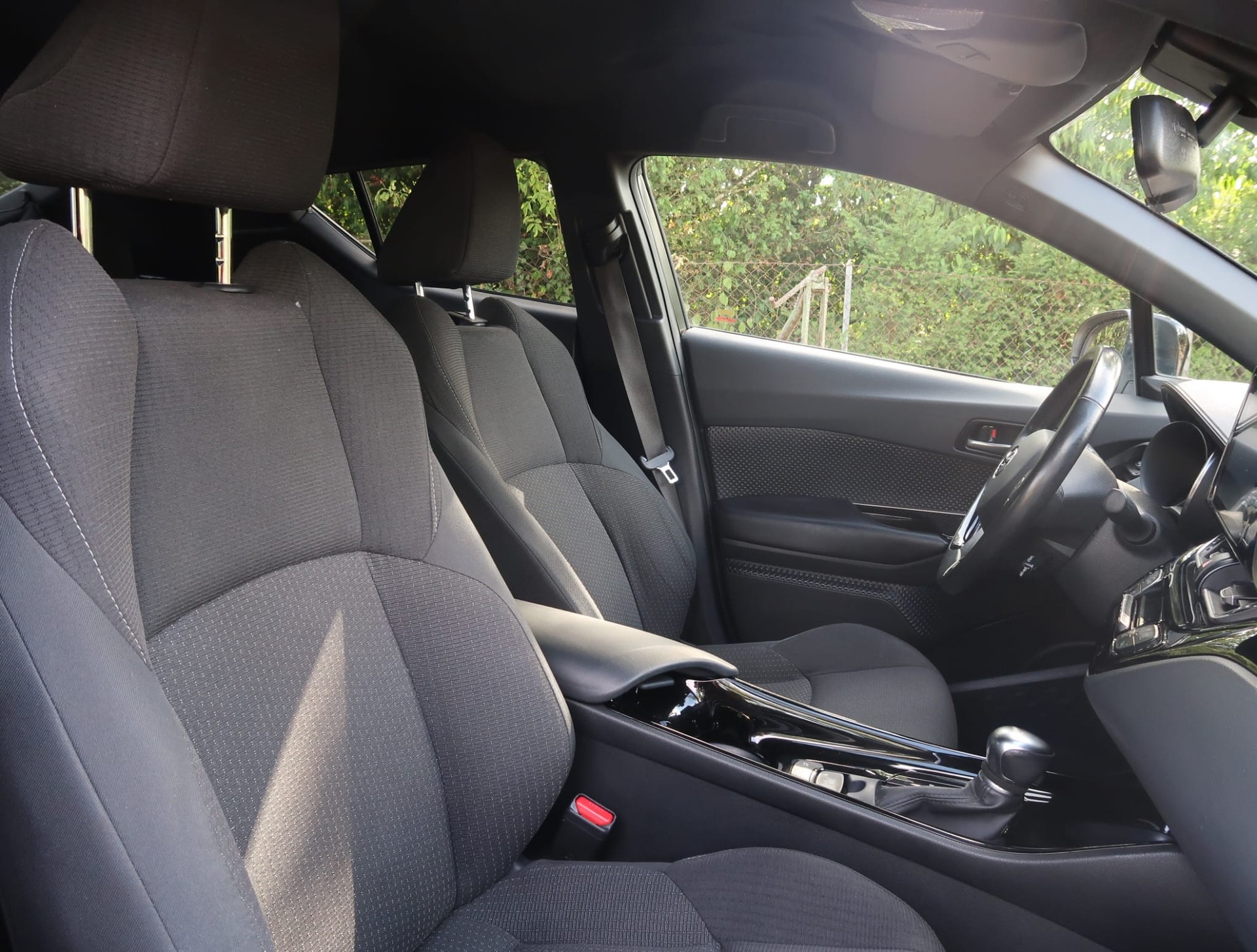 TOYOTA C-HR 1.8 HSD Trend CVT-image-13