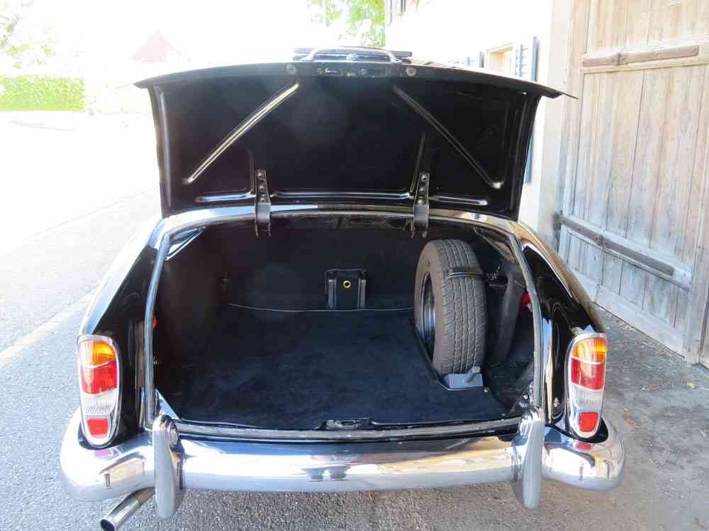 MERCEDES-BENZ 220 S-image-11