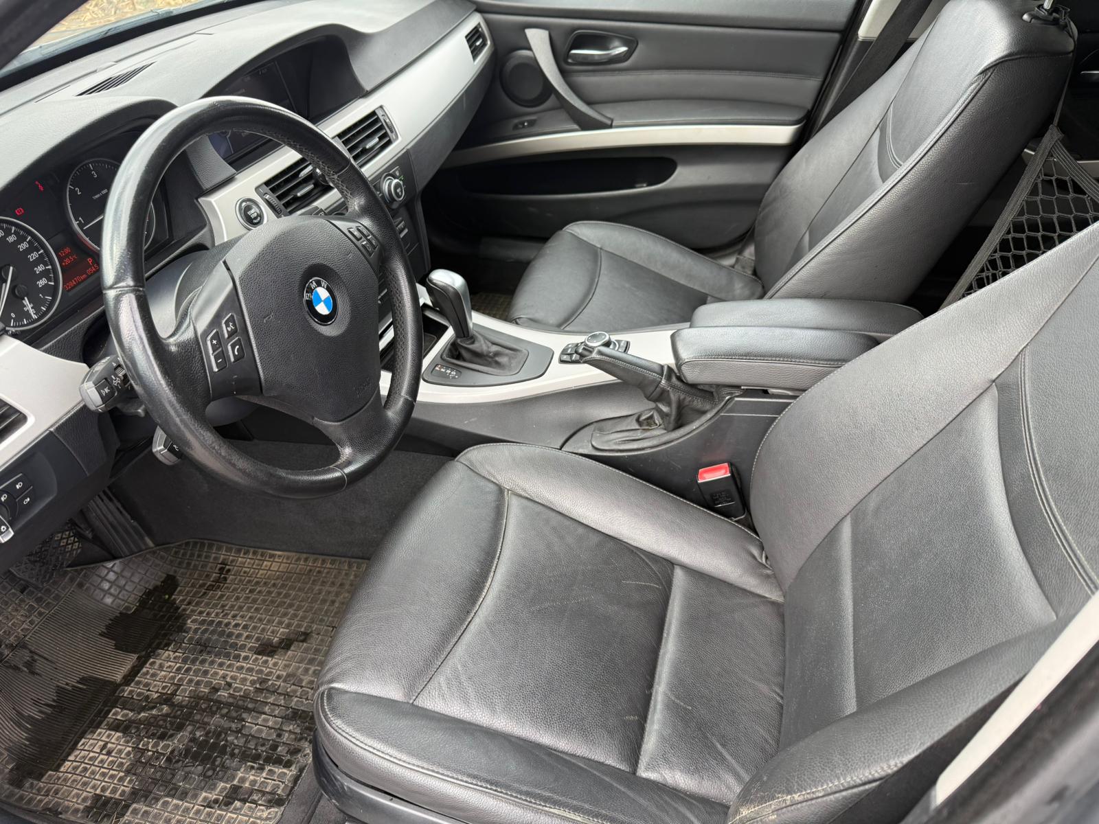 BMW 320d Touring Steptronic-image-8