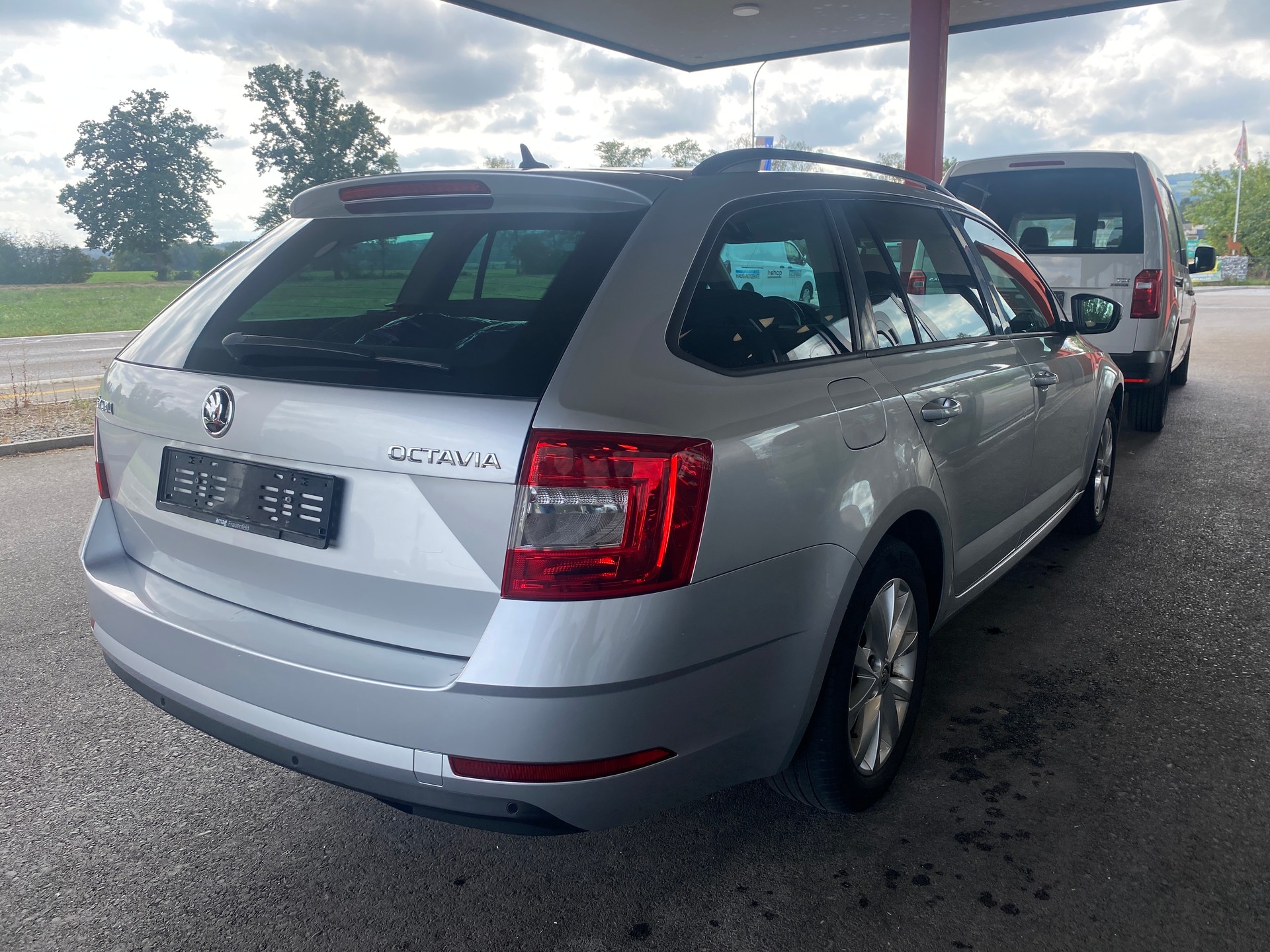 SKODA Octavia Combi 2.0 TDI Ambition DSG-showroom-element-3