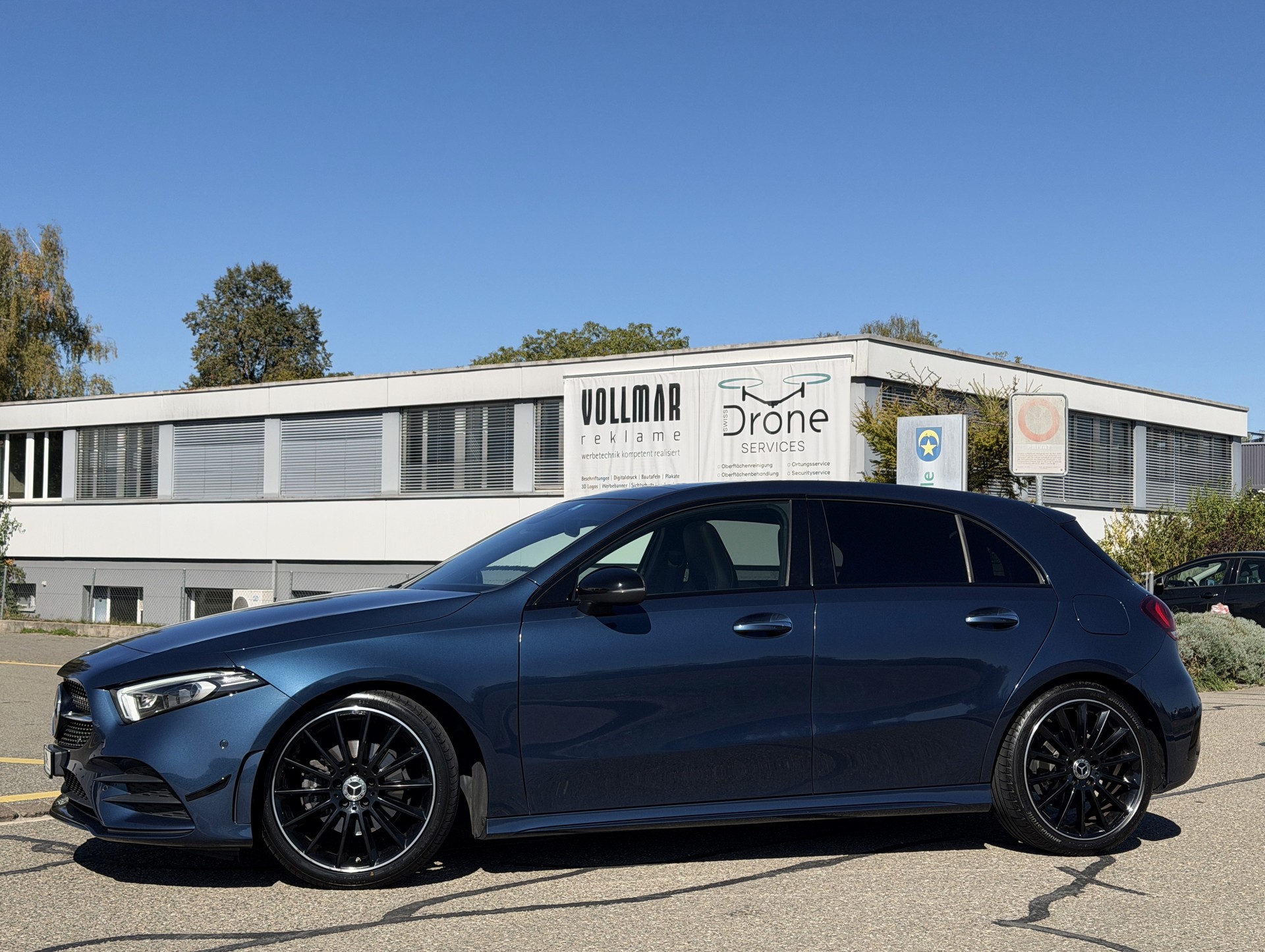 MERCEDES-BENZ A 180 Night Star AMG Line 7G - *1. HAND / TOP-GEPFLEGT* - *MEGA-AUSSTATTUNG* - *CH-FZ / GRATIS-SERVICE* - *WERKSGARANTIE*-showroom-element-3