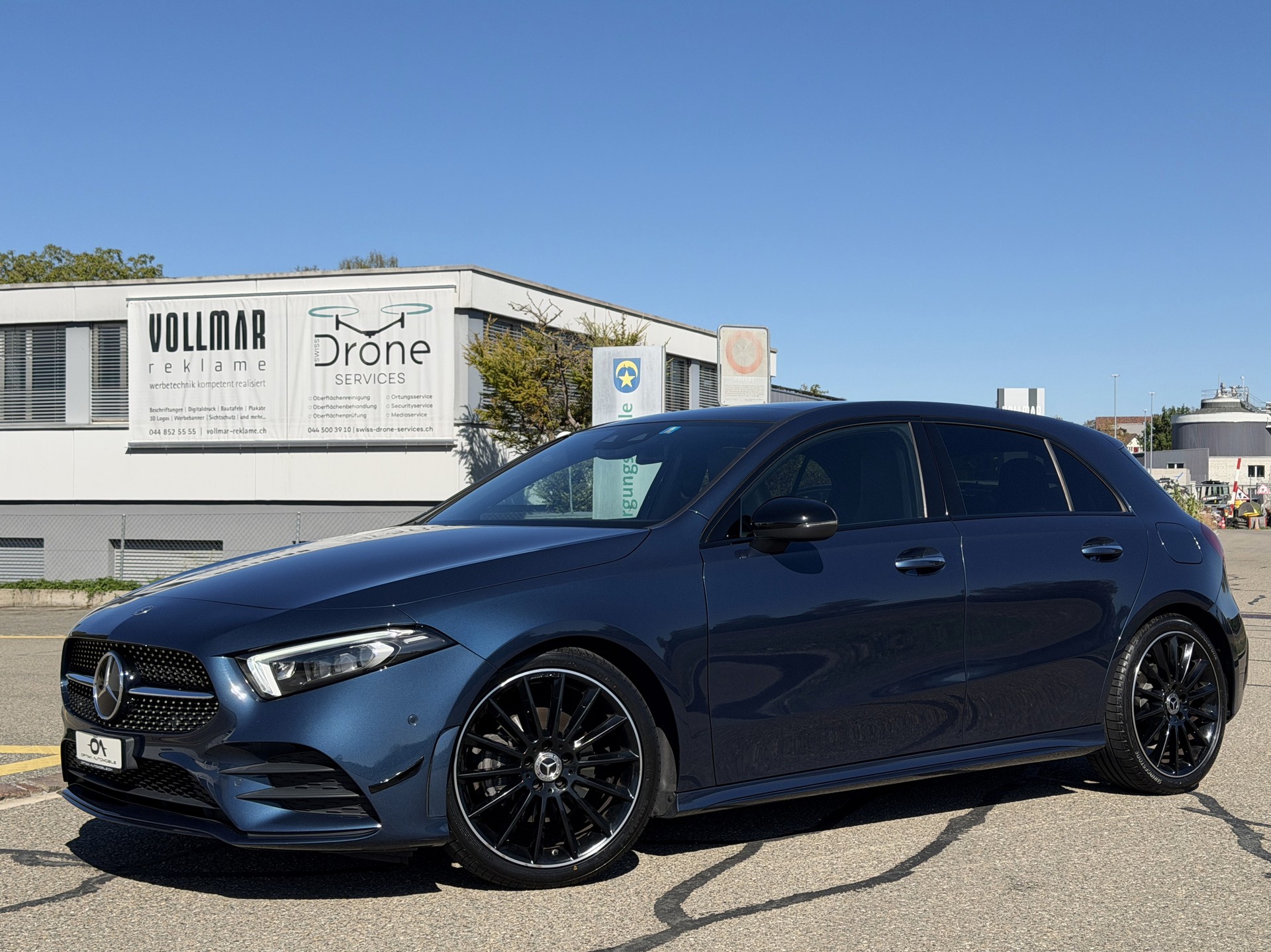 MERCEDES-BENZ A 180 Night Star AMG Line 7G - *1. HAND / TOP-GEPFLEGT* - *MEGA-AUSSTATTUNG* - *CH-FZ / GRATIS-SERVICE* - *WERKSGARANTIE*-showroom-element-2
