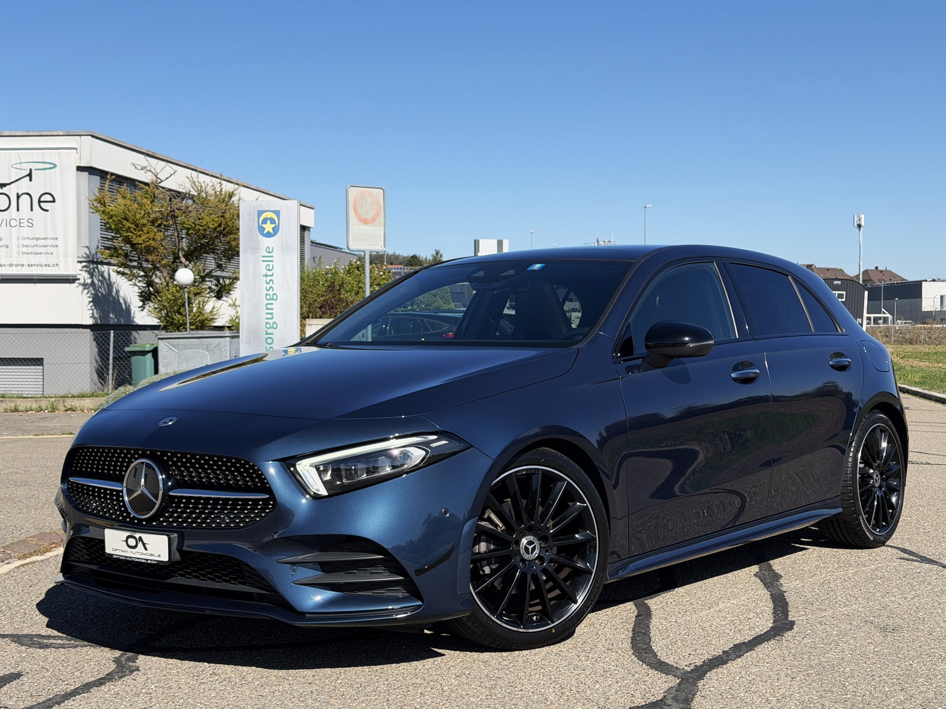 MERCEDES-BENZ A 180 Night Star AMG Line 7G - *1. HAND / TOP-GEPFLEGT* - *MEGA-AUSSTATTUNG* - *CH-FZ / GRATIS-SERVICE* - *WERKSGARANTIE*-showroom-element-1