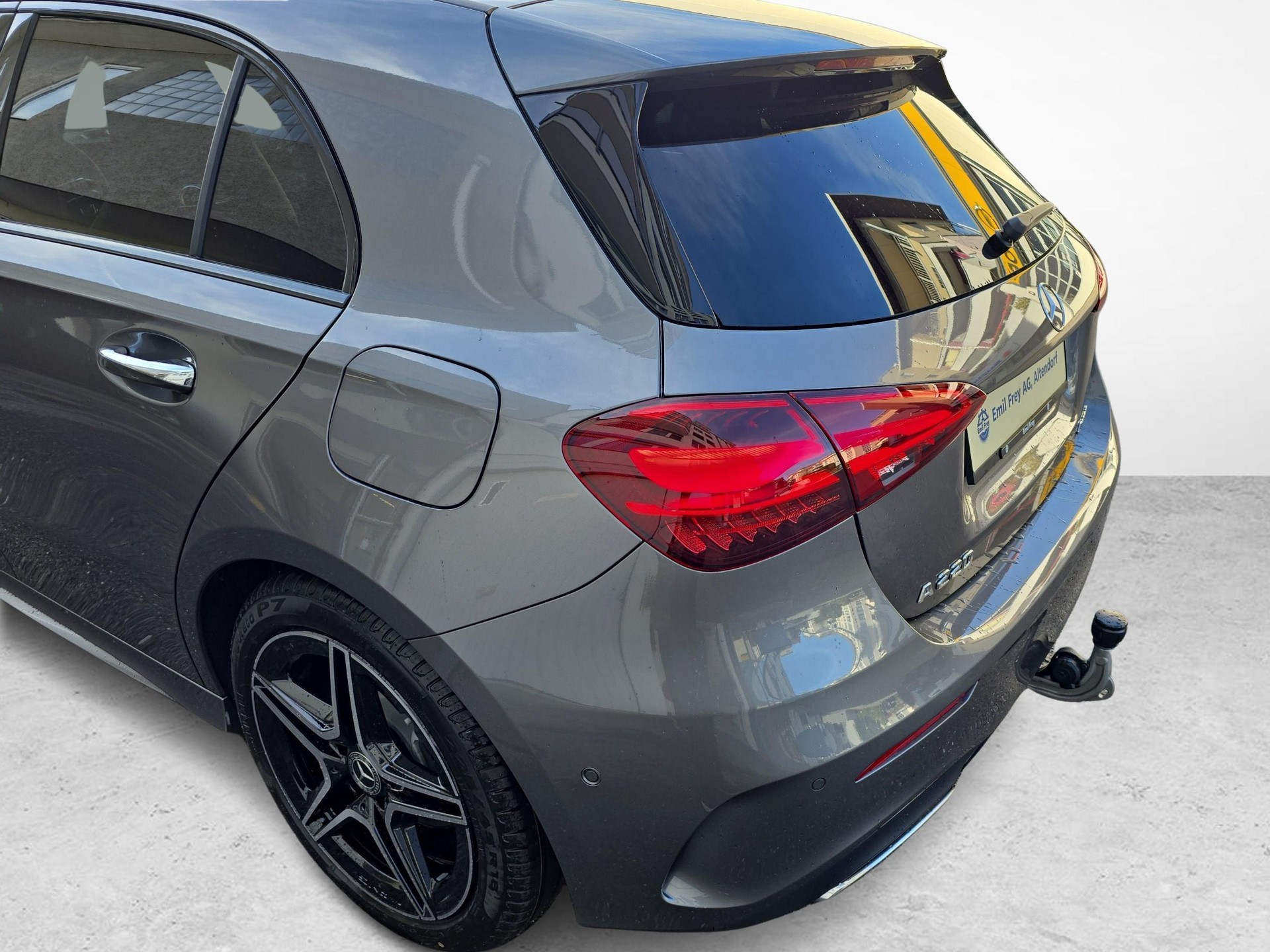 MERCEDES-BENZ A 220 4MATIC AMG Line-image-10