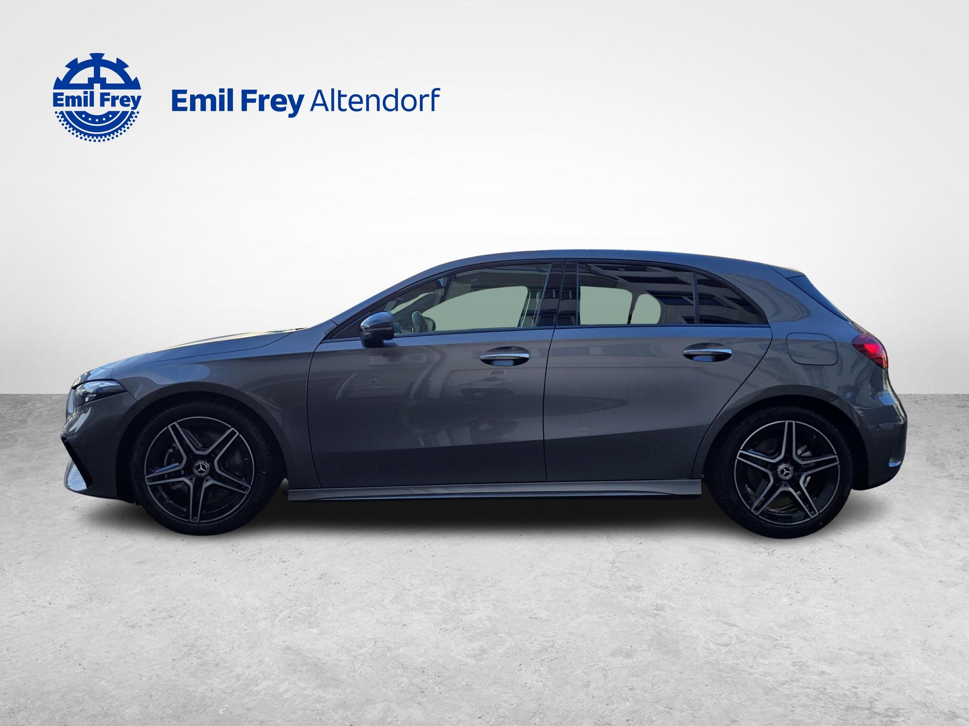 MERCEDES-BENZ A 220 4MATIC AMG Line-showroom-element-1