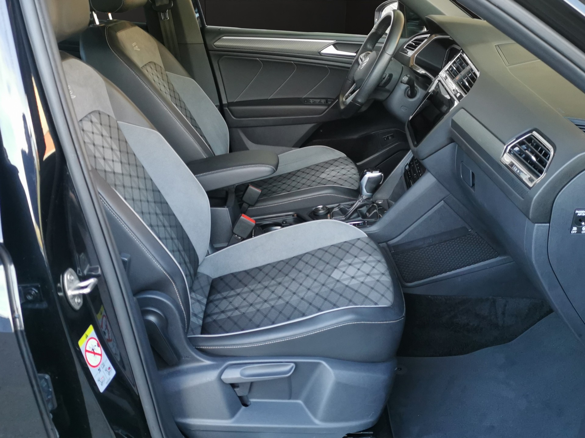 VW Tiguan Allspace 2.0 TDI SCR R-Line 4Motion DSG-image-16