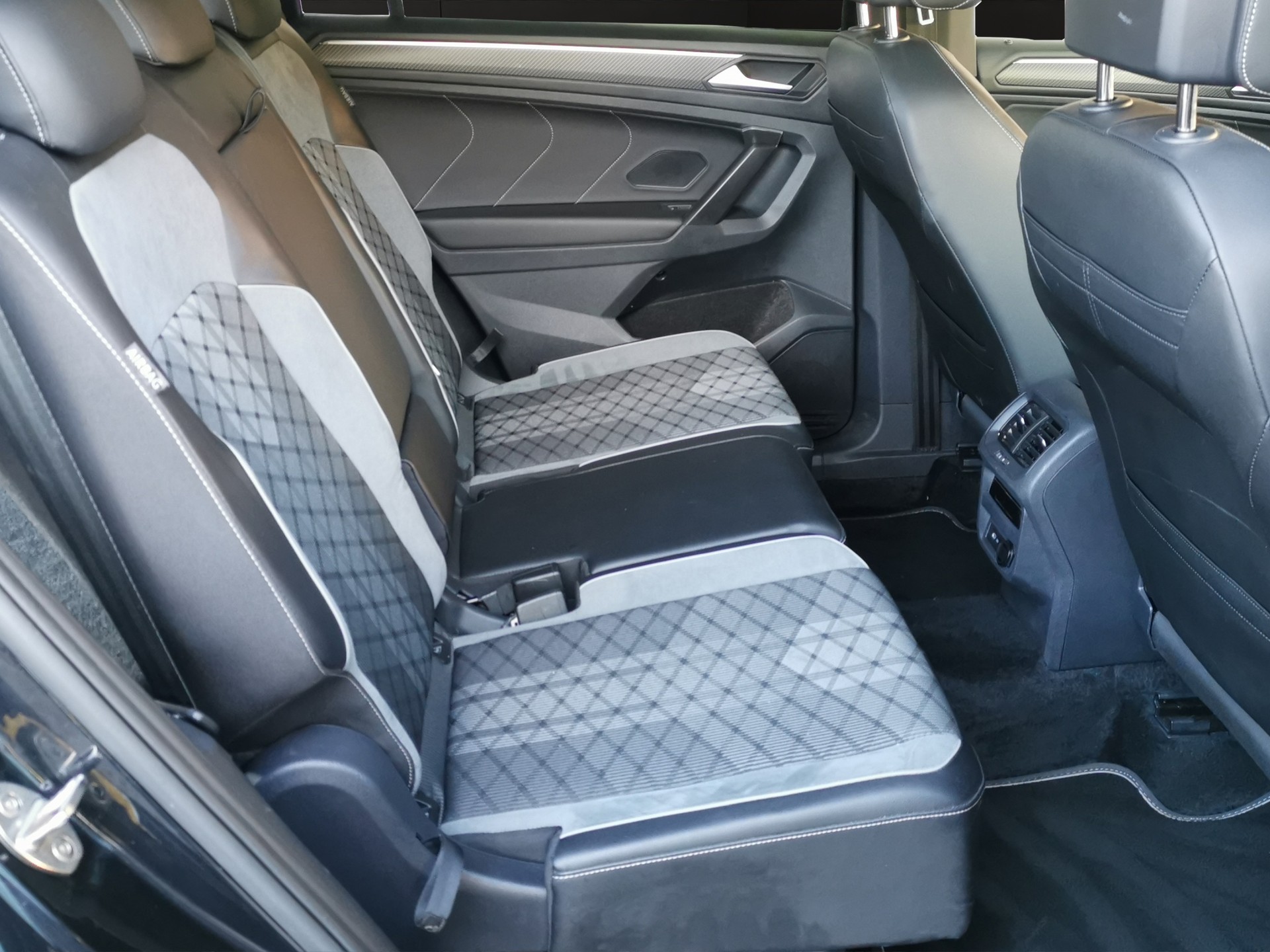 VW Tiguan Allspace 2.0 TDI SCR R-Line 4Motion DSG-image-18