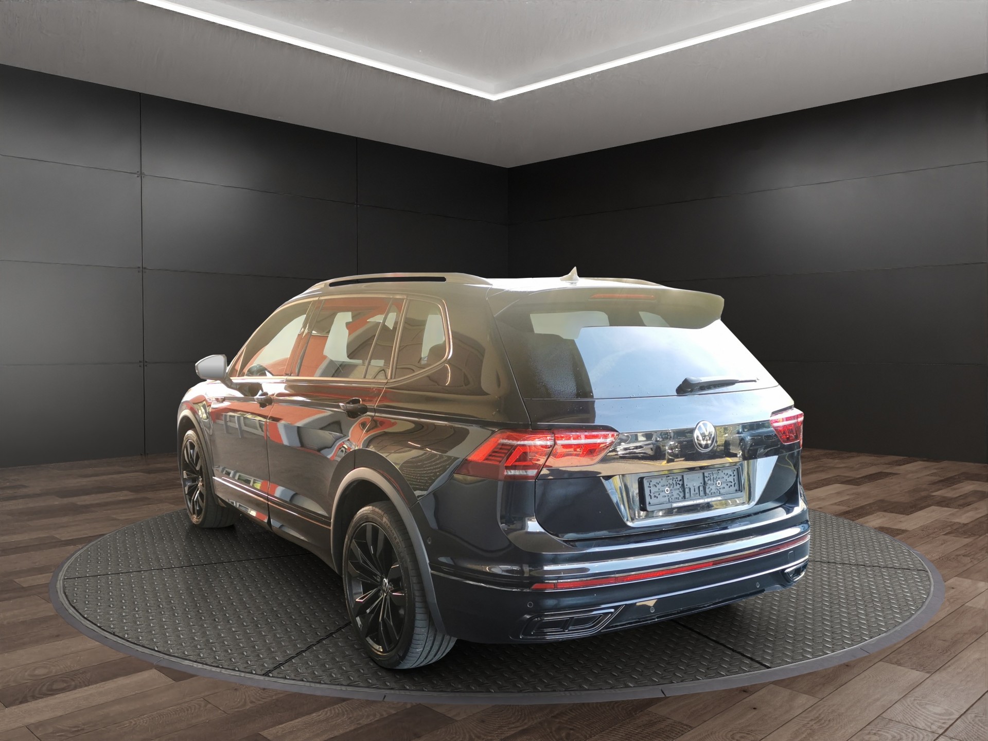 VW Tiguan Allspace 2.0 TDI SCR R-Line 4Motion DSG-image-6