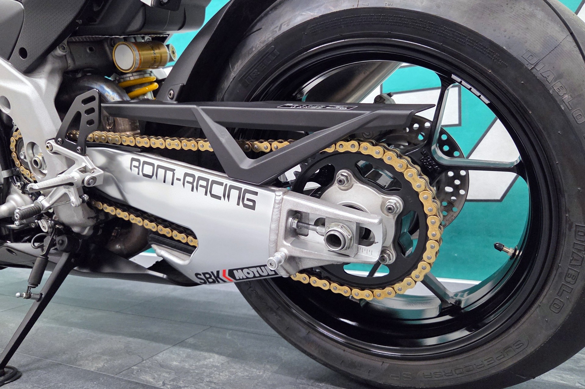 APRILIA RSV4 1100-image-7