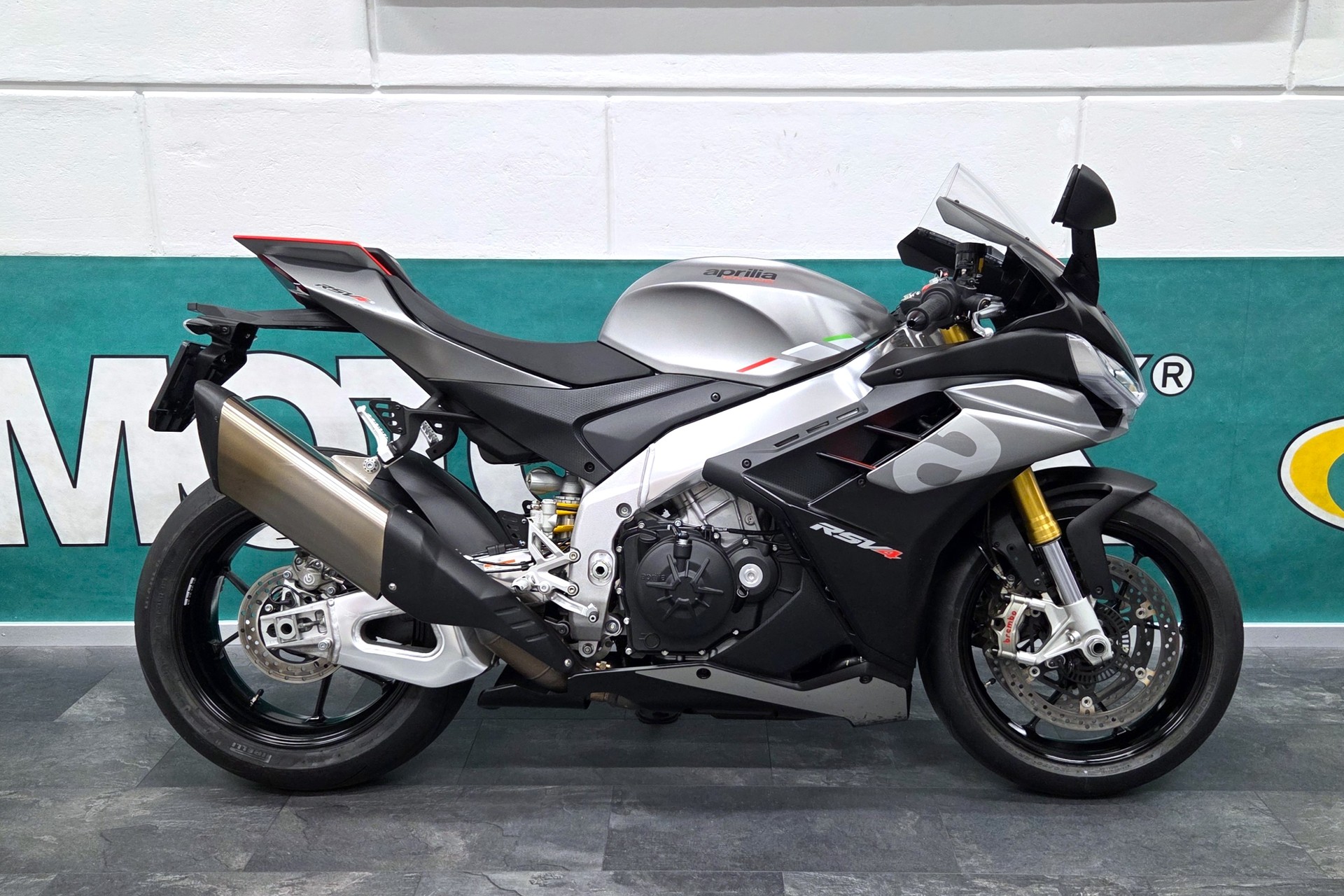 APRILIA RSV4 1100-image-1