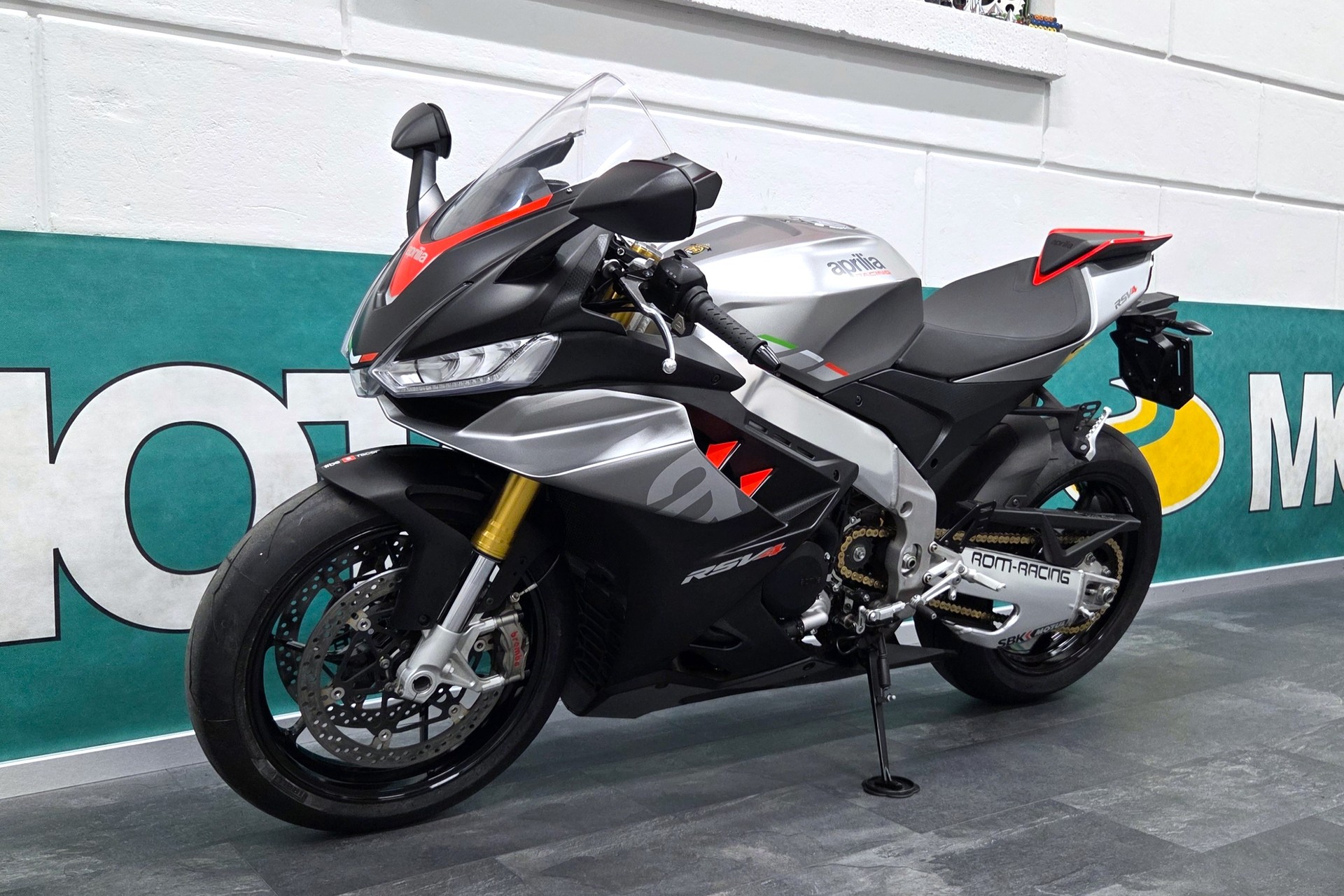 APRILIA RSV4 1100-image-5