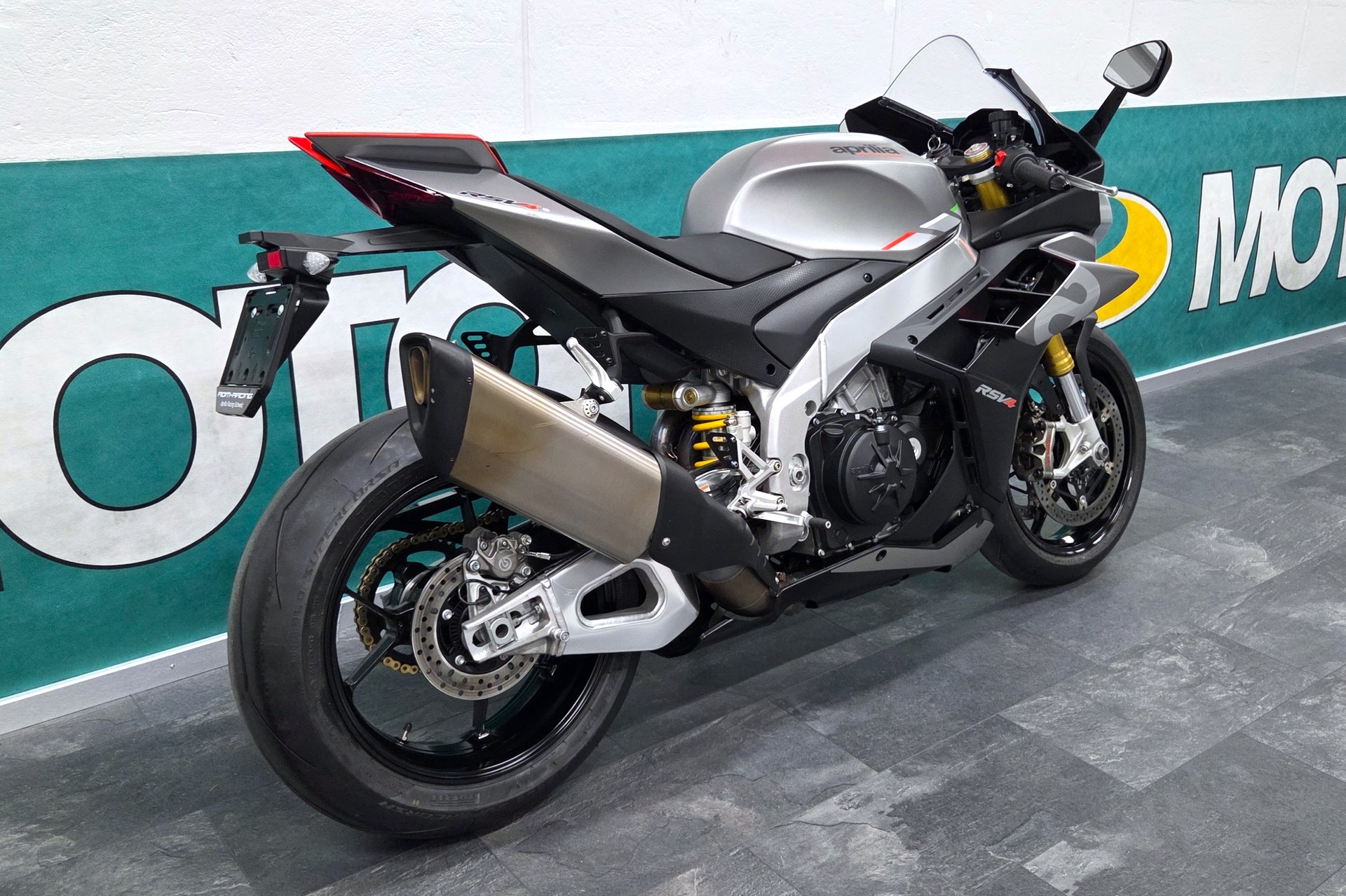 APRILIA RSV4 1100-image-2