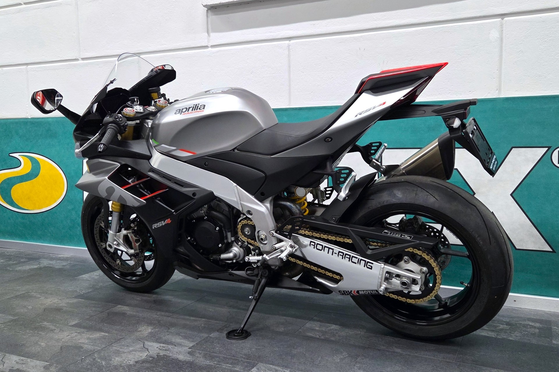 APRILIA RSV4 1100-image-3