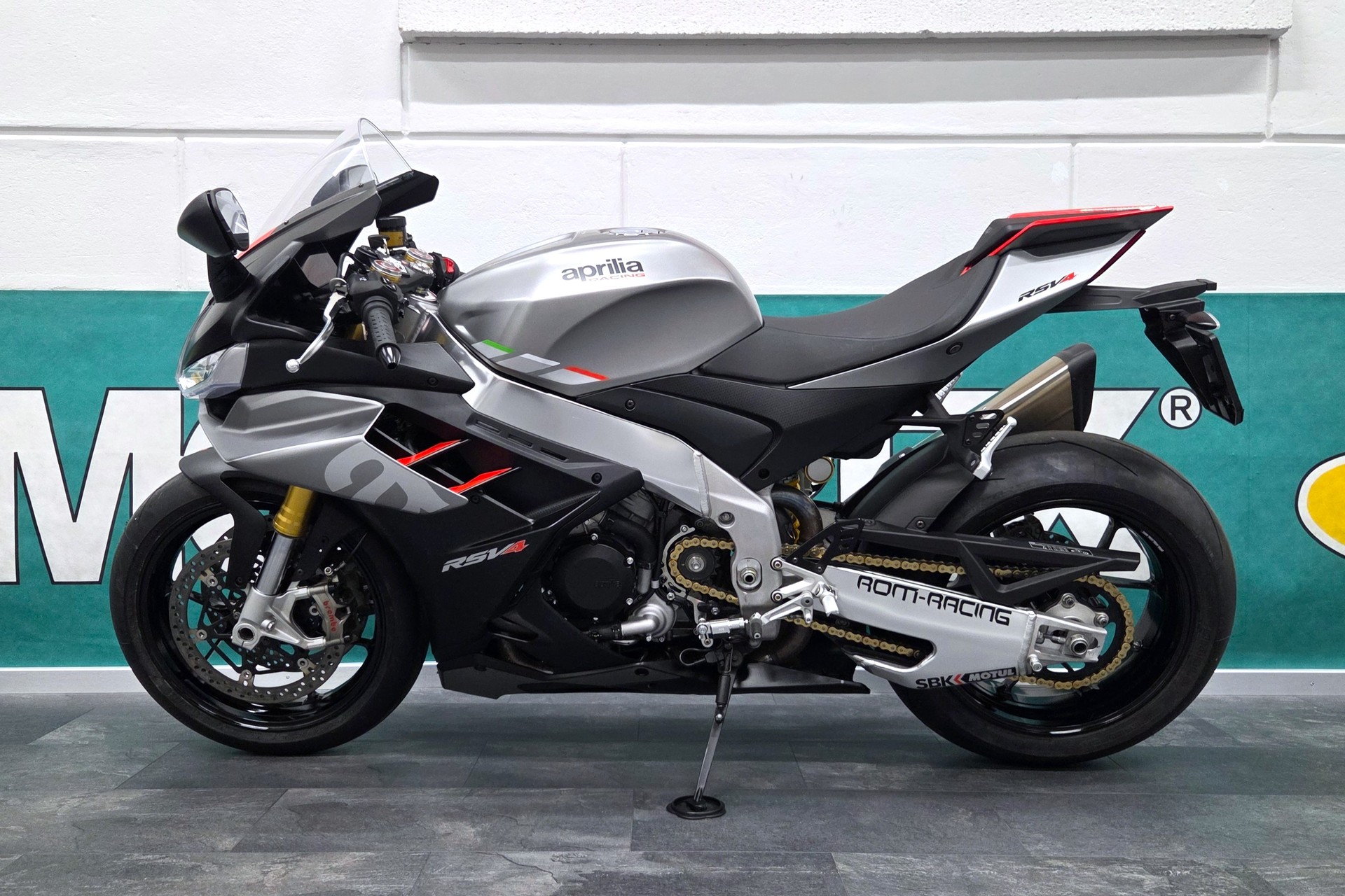 APRILIA RSV4 1100-image-4