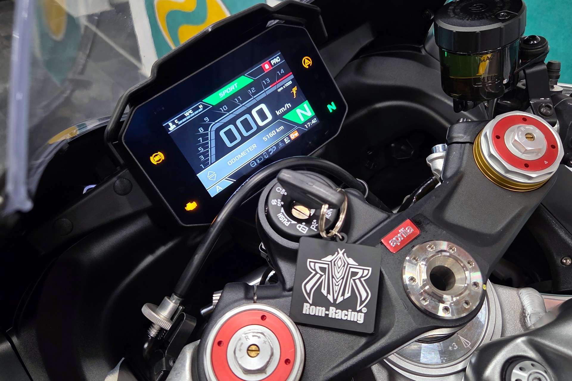 APRILIA RSV4 1100-image-6