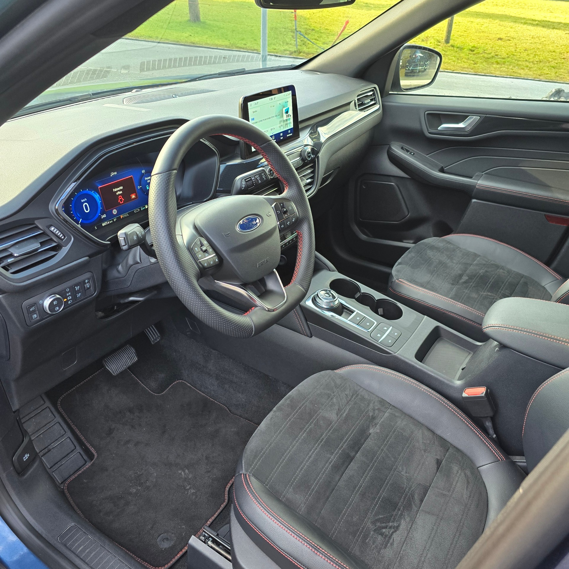 FORD Kuga 2.5 Plug-in Hybrid ST-Line X-image-6