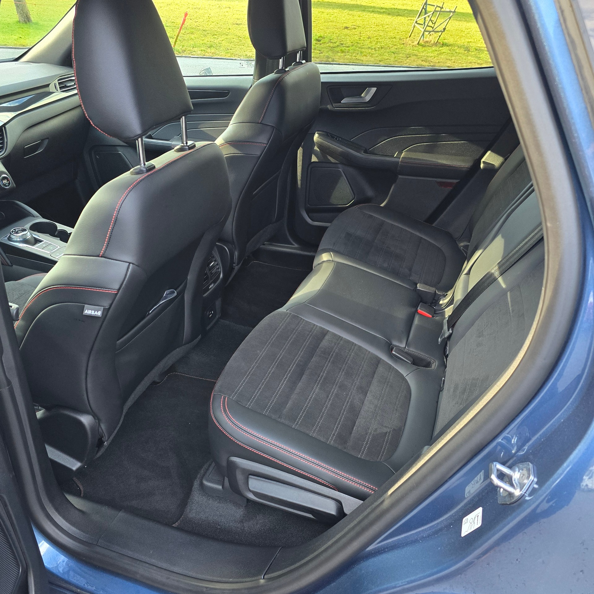 FORD Kuga 2.5 Plug-in Hybrid ST-Line X-image-8