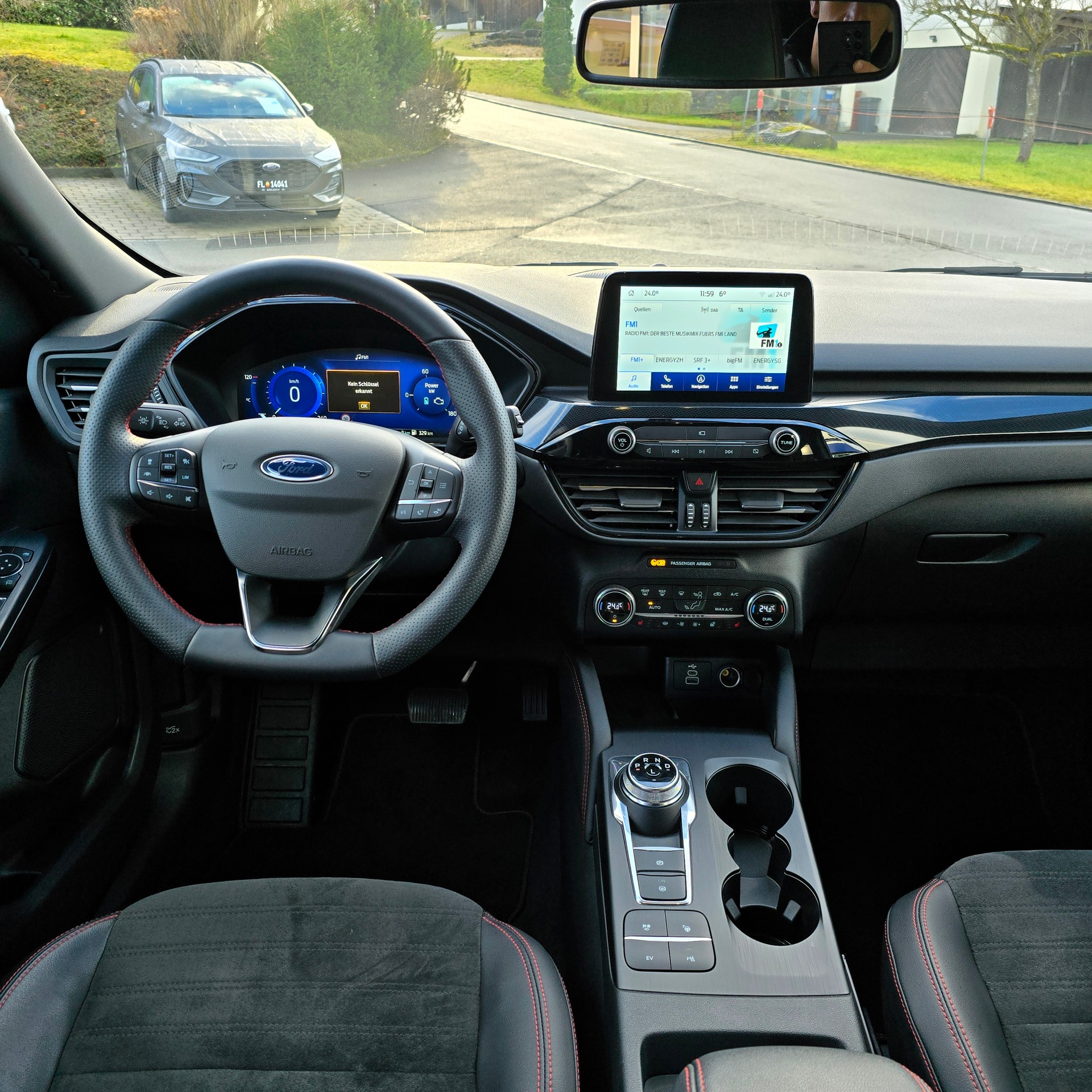 FORD Kuga 2.5 Plug-in Hybrid ST-Line X-image-9