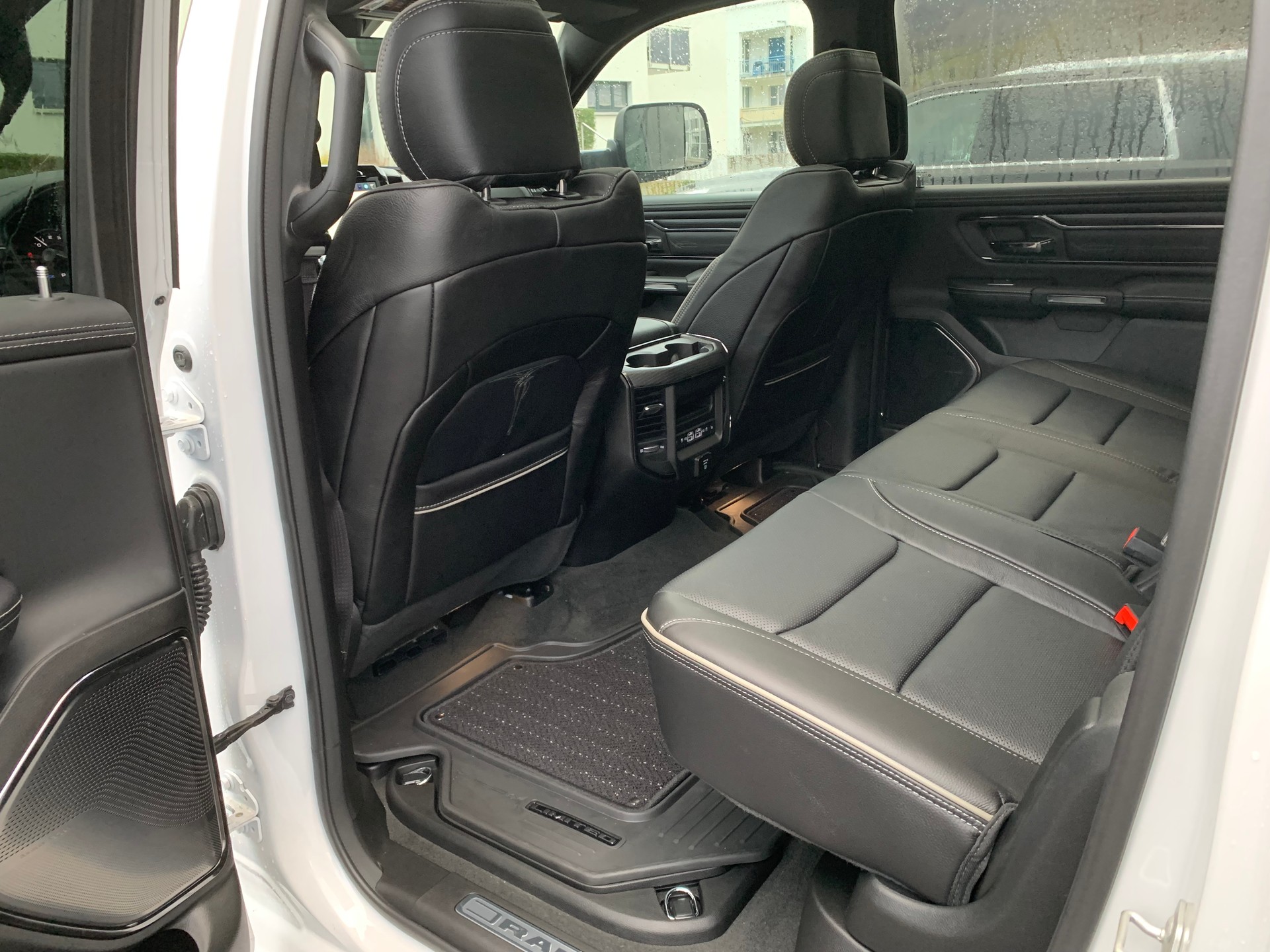 DODGE Ram 1500 Limited Crew Cab 5.7 V8 Night Edition E-Torque-image-7